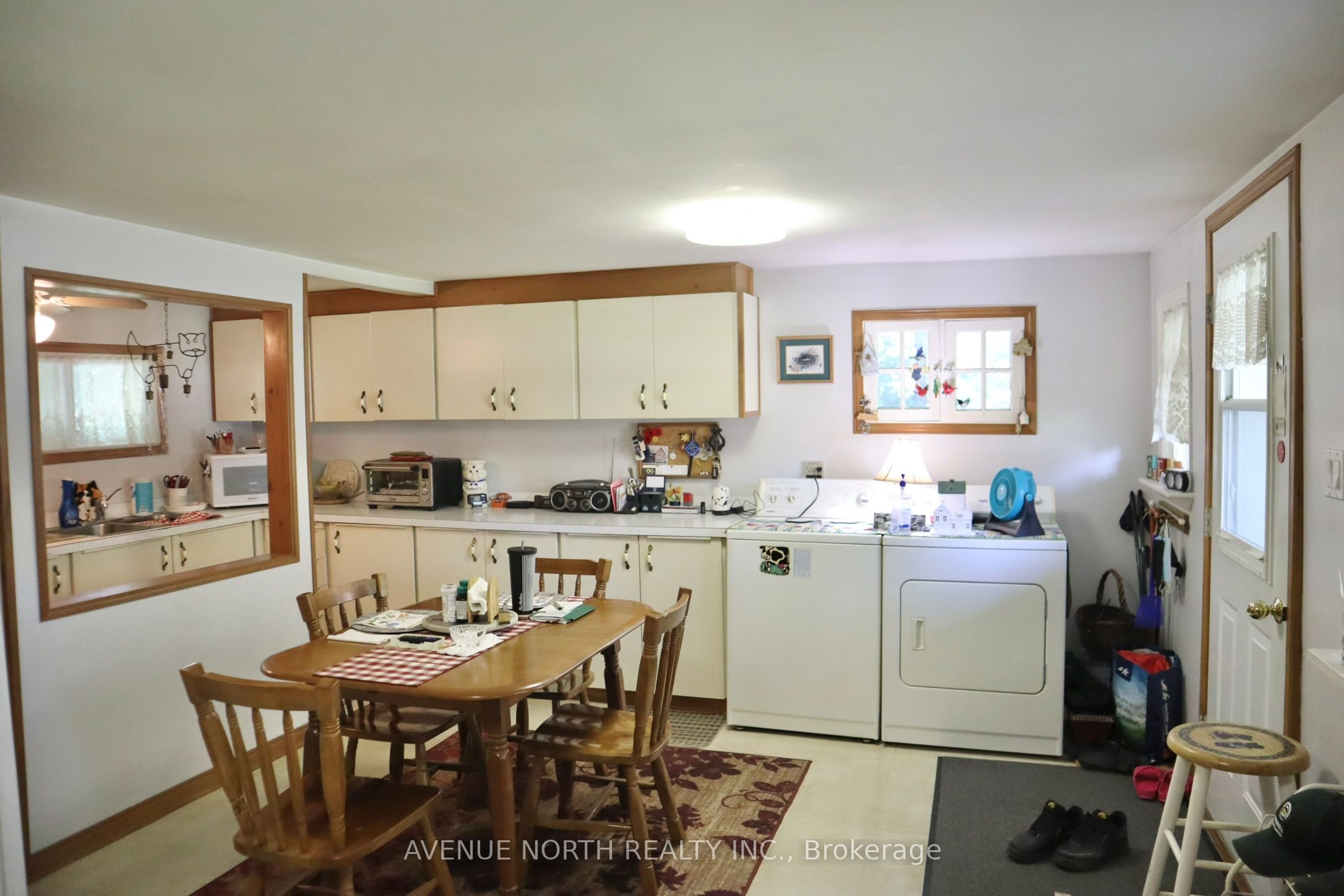 2125 Old Montreal Road Property Photo 6