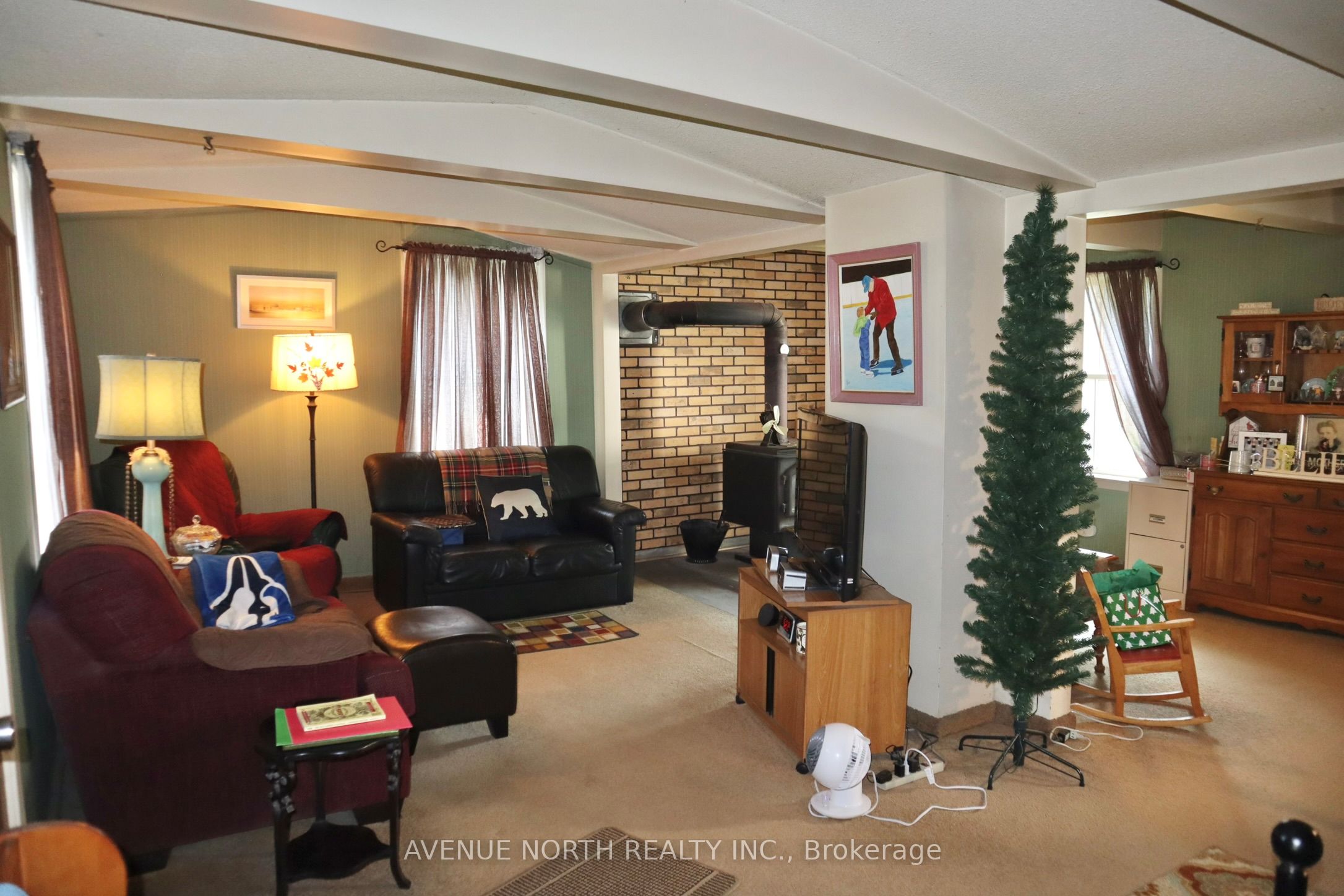 2125 Old Montreal Road Property Photo 9