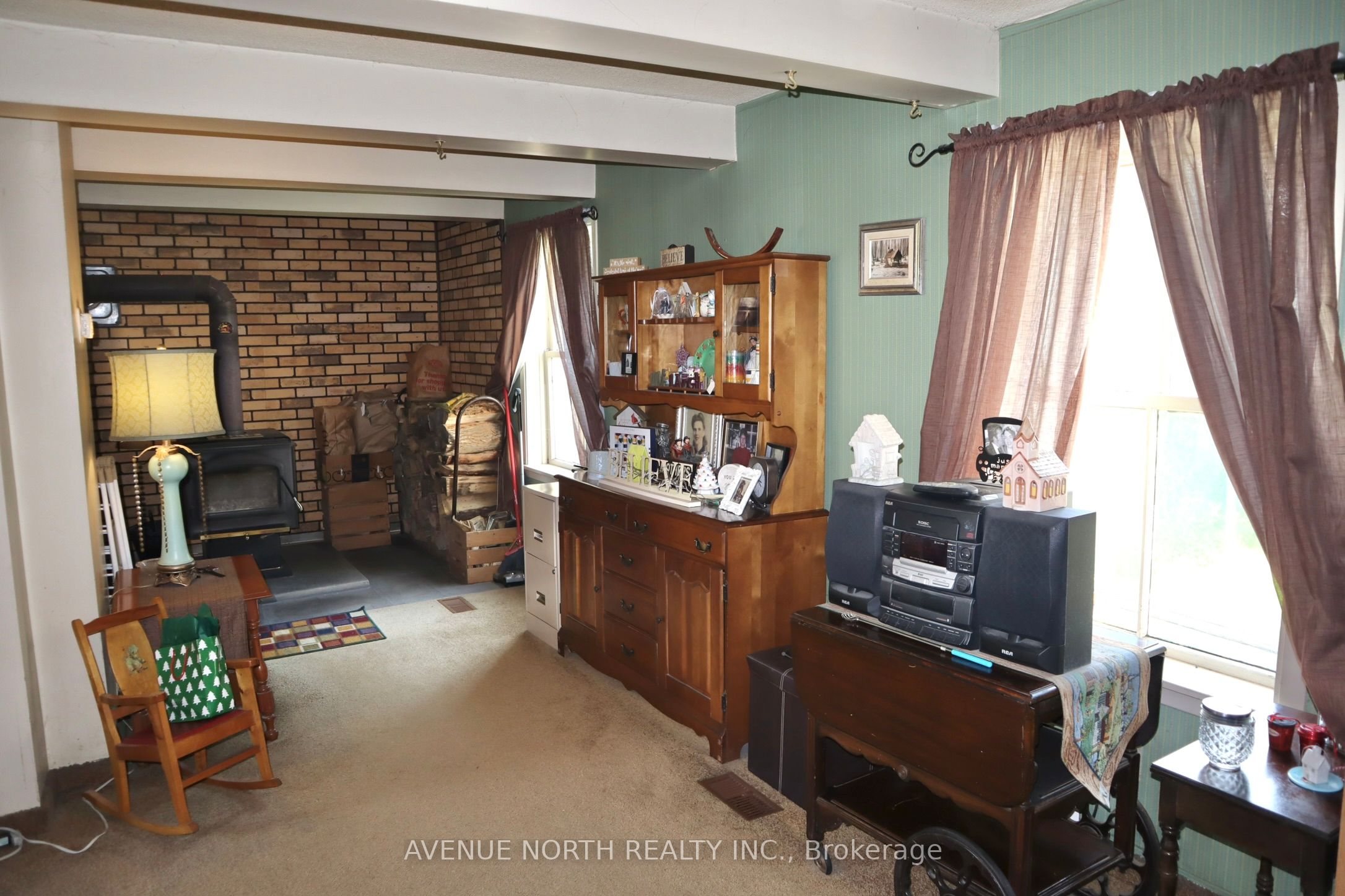 2125 Old Montreal Road Property Photo 10