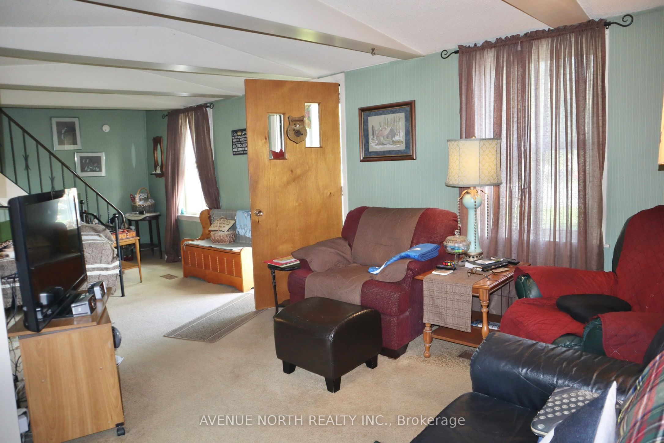 2125 Old Montreal Road Property Photo 15