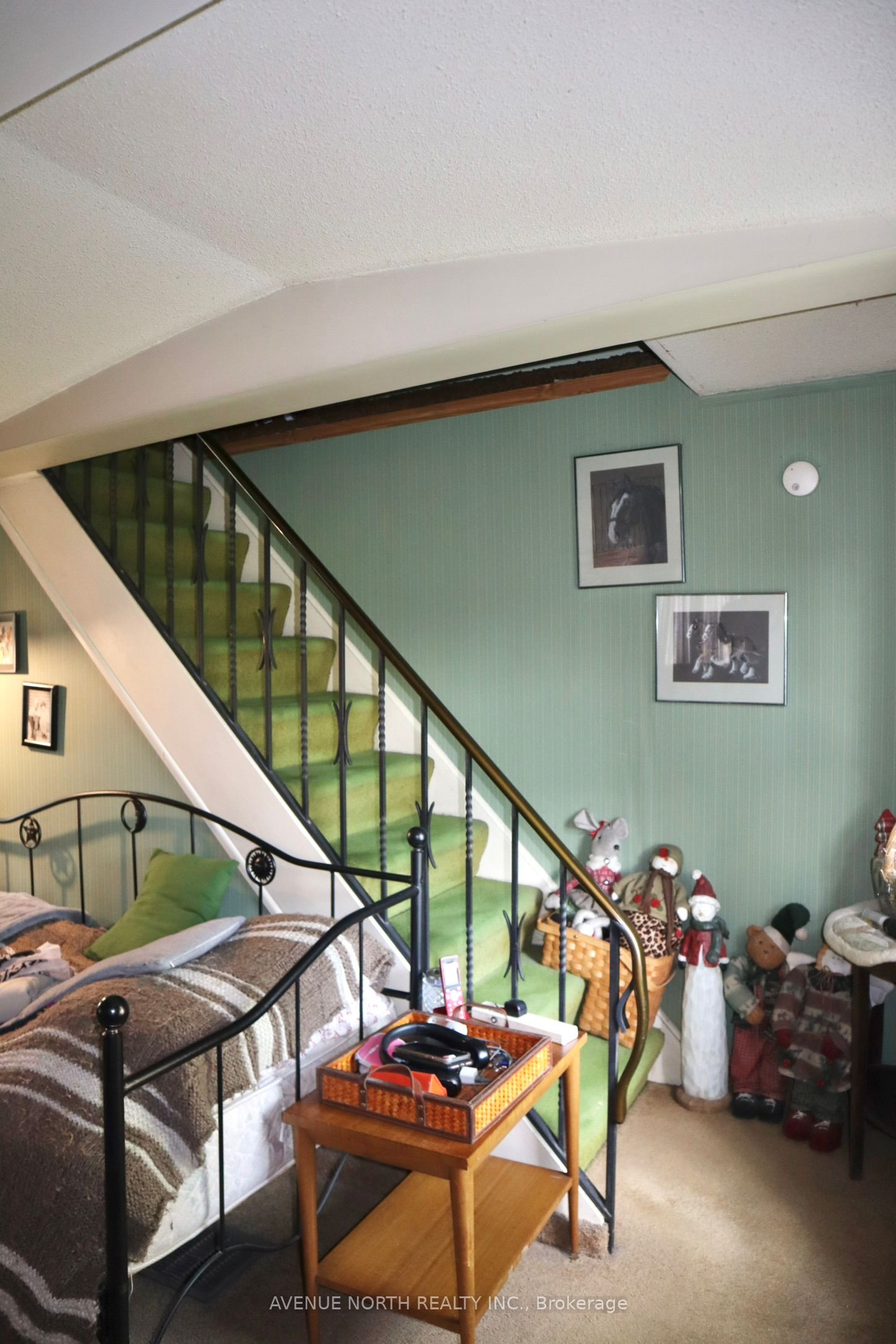 2125 Old Montreal Road Property Photo 16