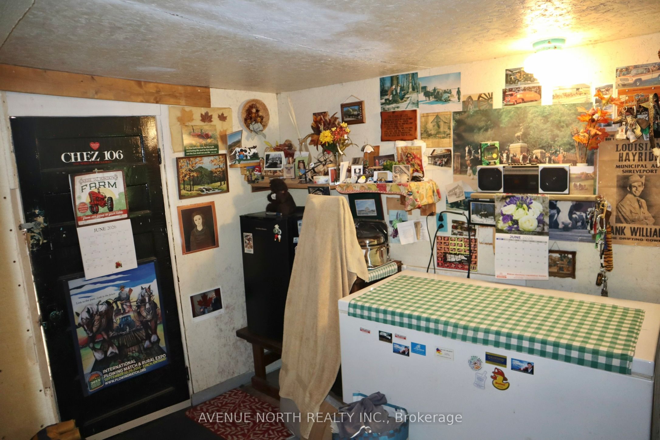 2125 Old Montreal Road Property Photo 26