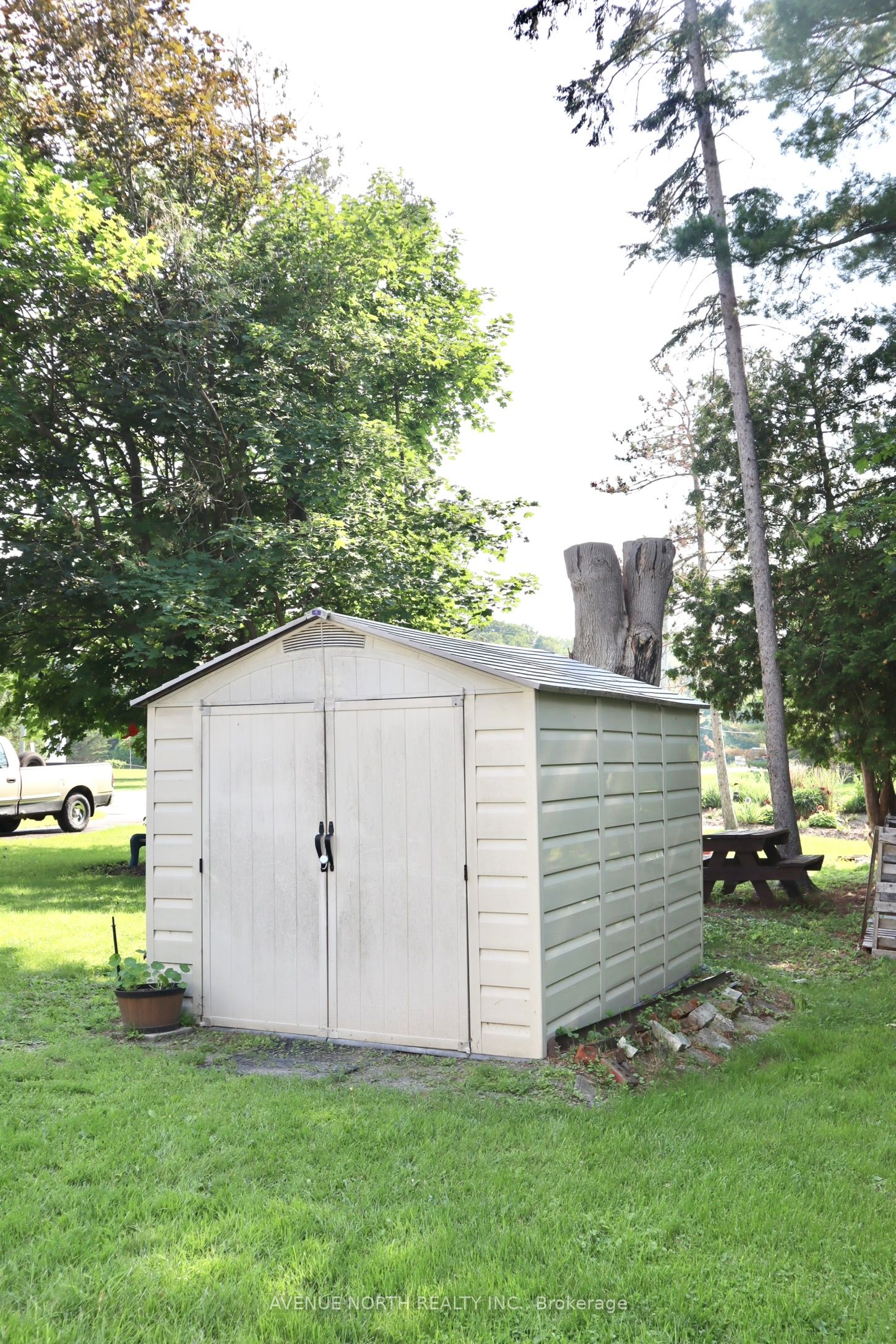 2125 Old Montreal Road Property Photo 28