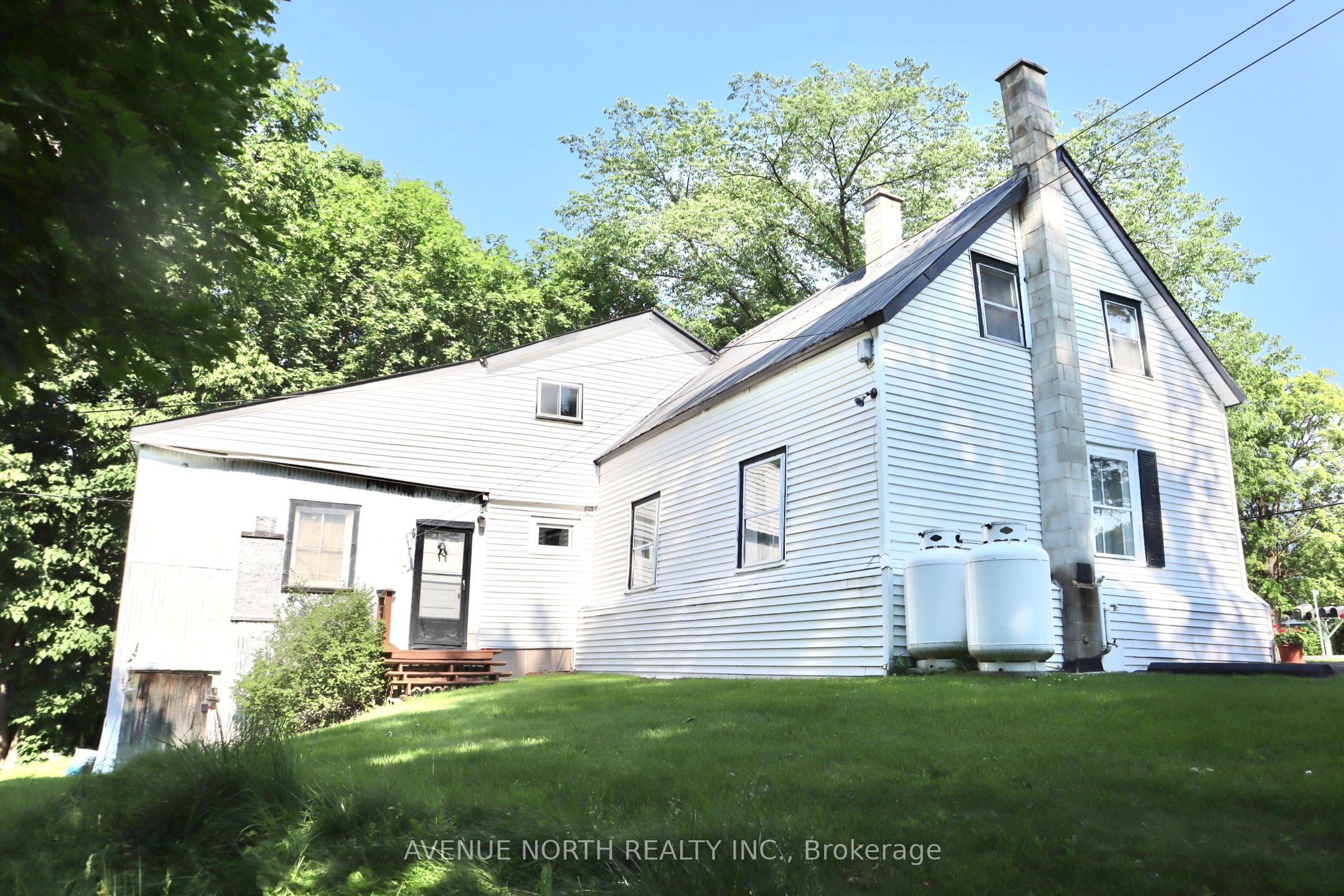 2125 Old Montreal Road Property Photo 34