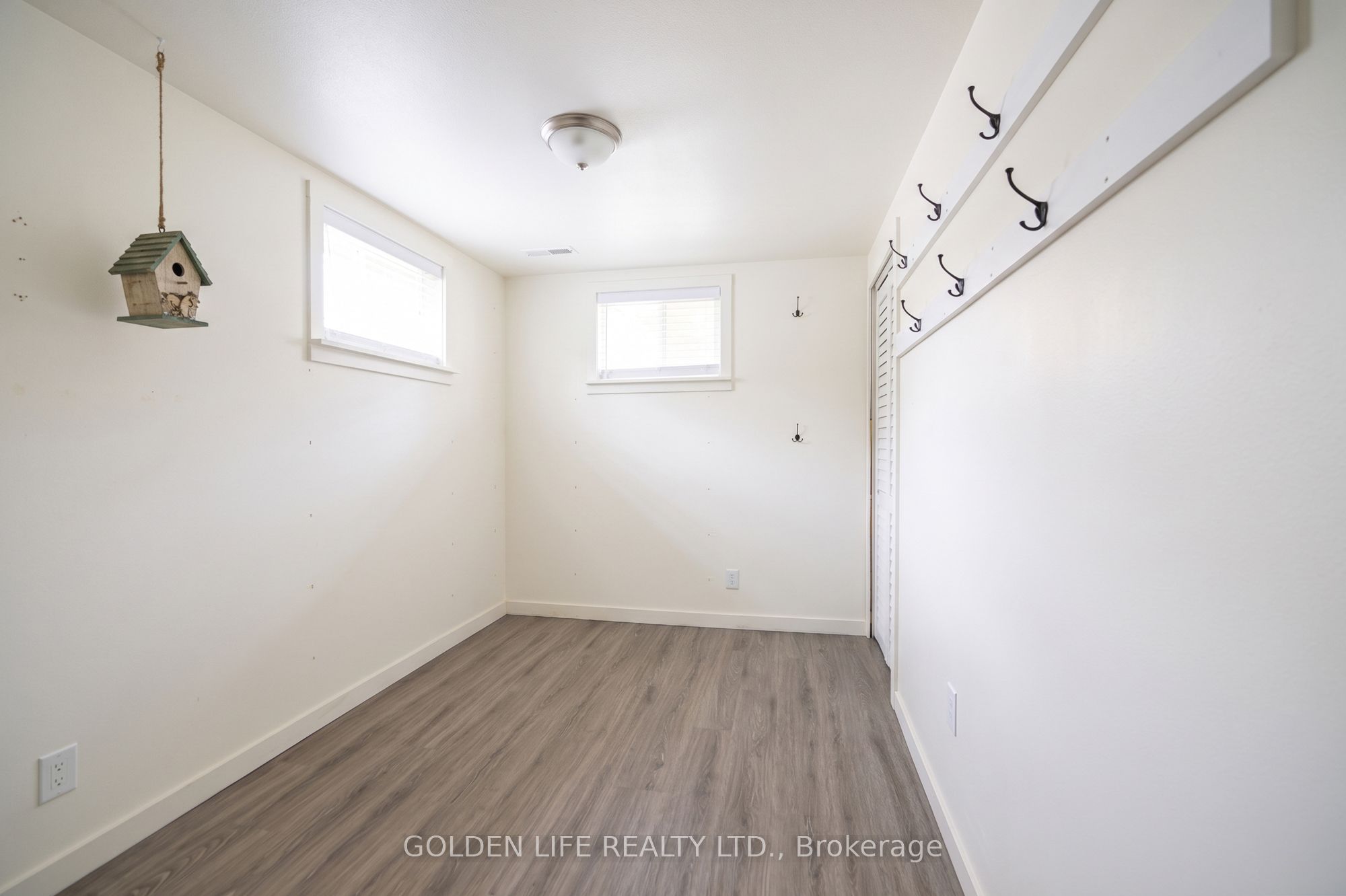 24 Lawrence Street N Property Photo 21