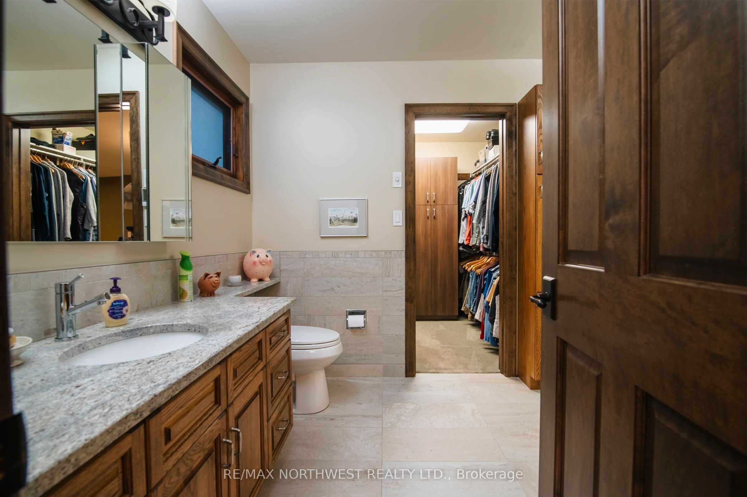 110 Lakeside Crescent Property Photo 23