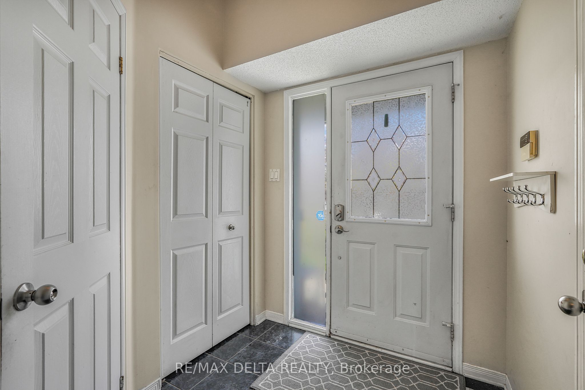 2218 Cecile Crescent Property Photo 6