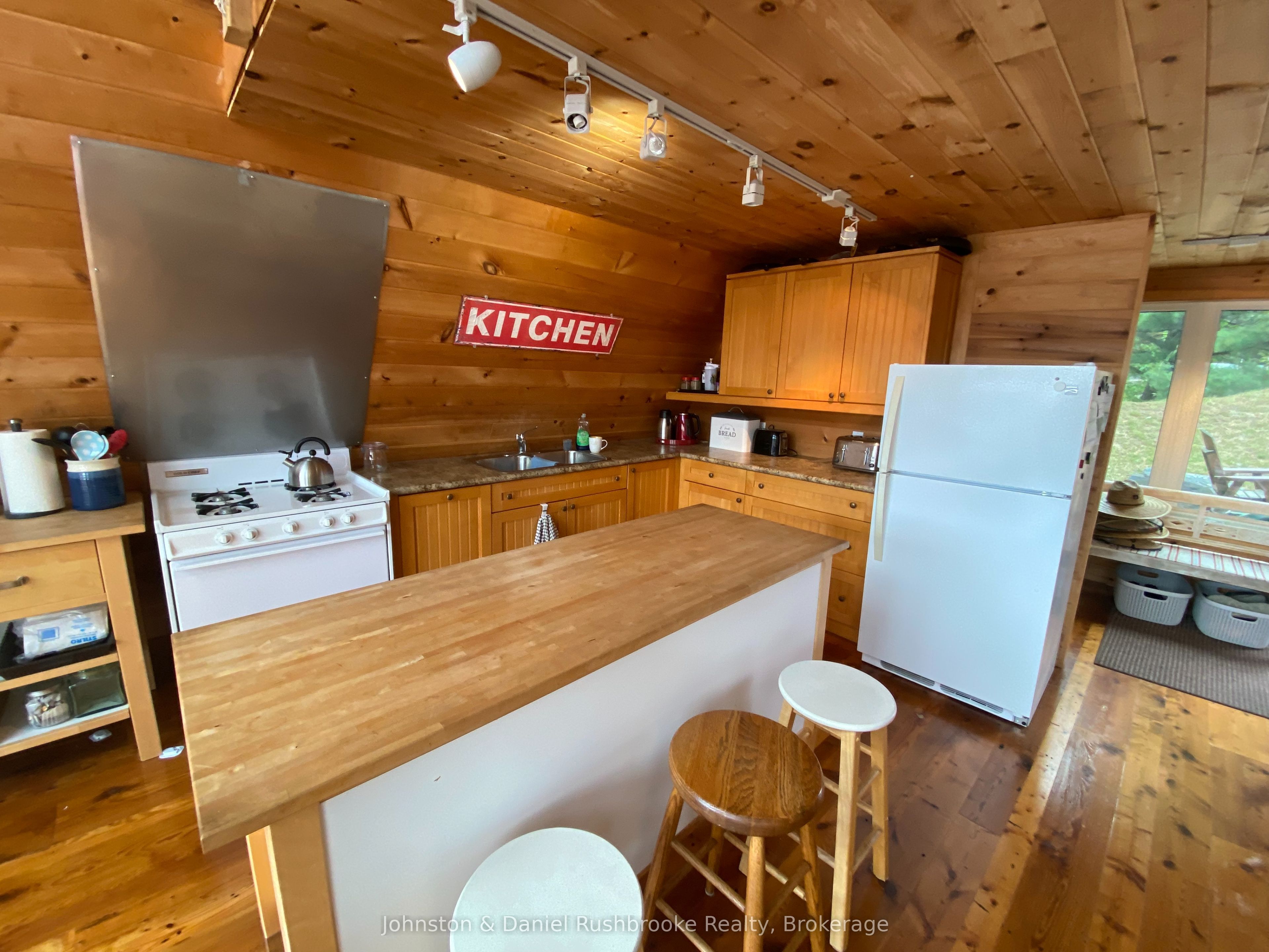 1 B244 (conger) Island Property Photo 12
