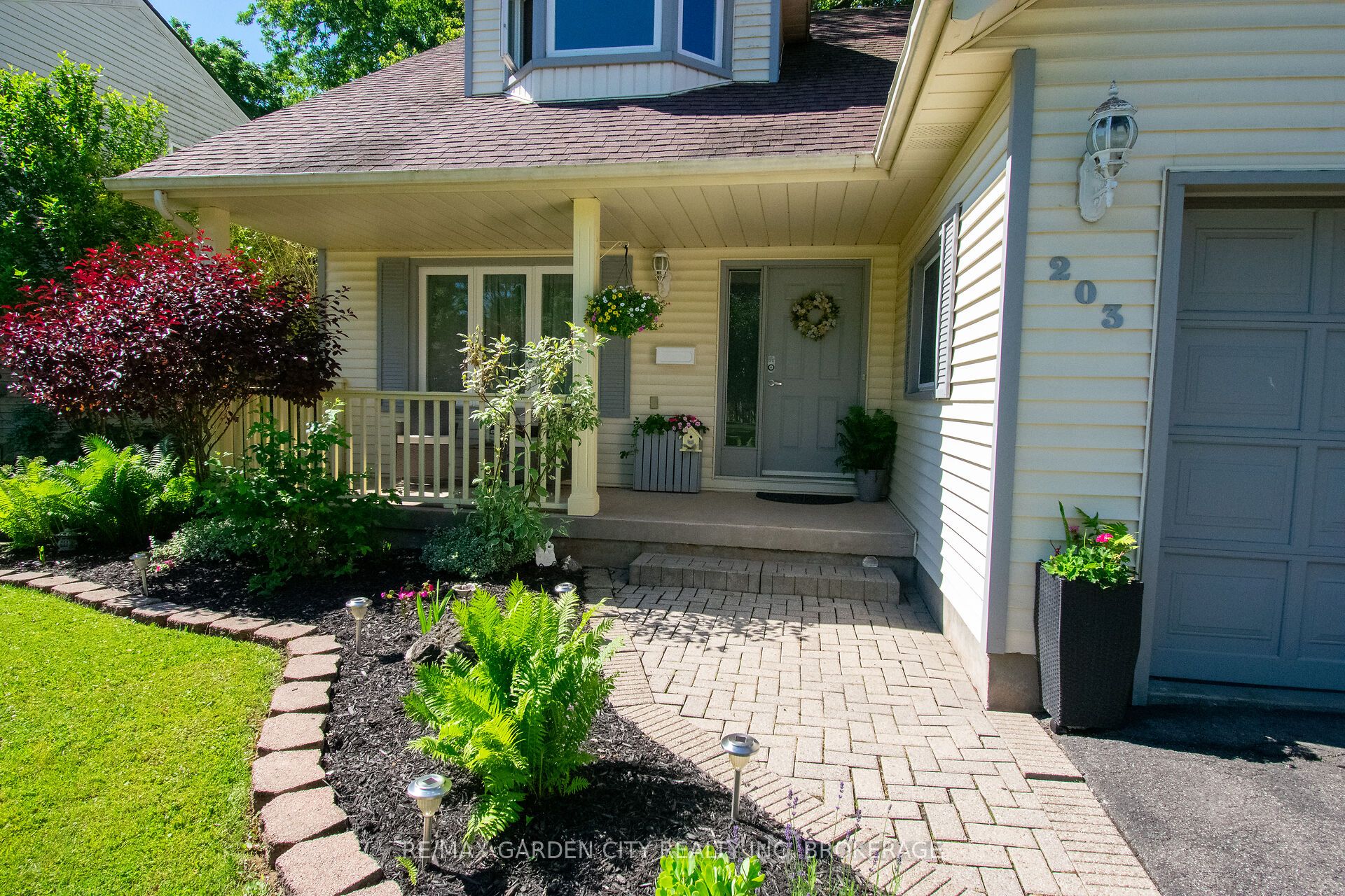 203 Leaside Drive Property Photo 4