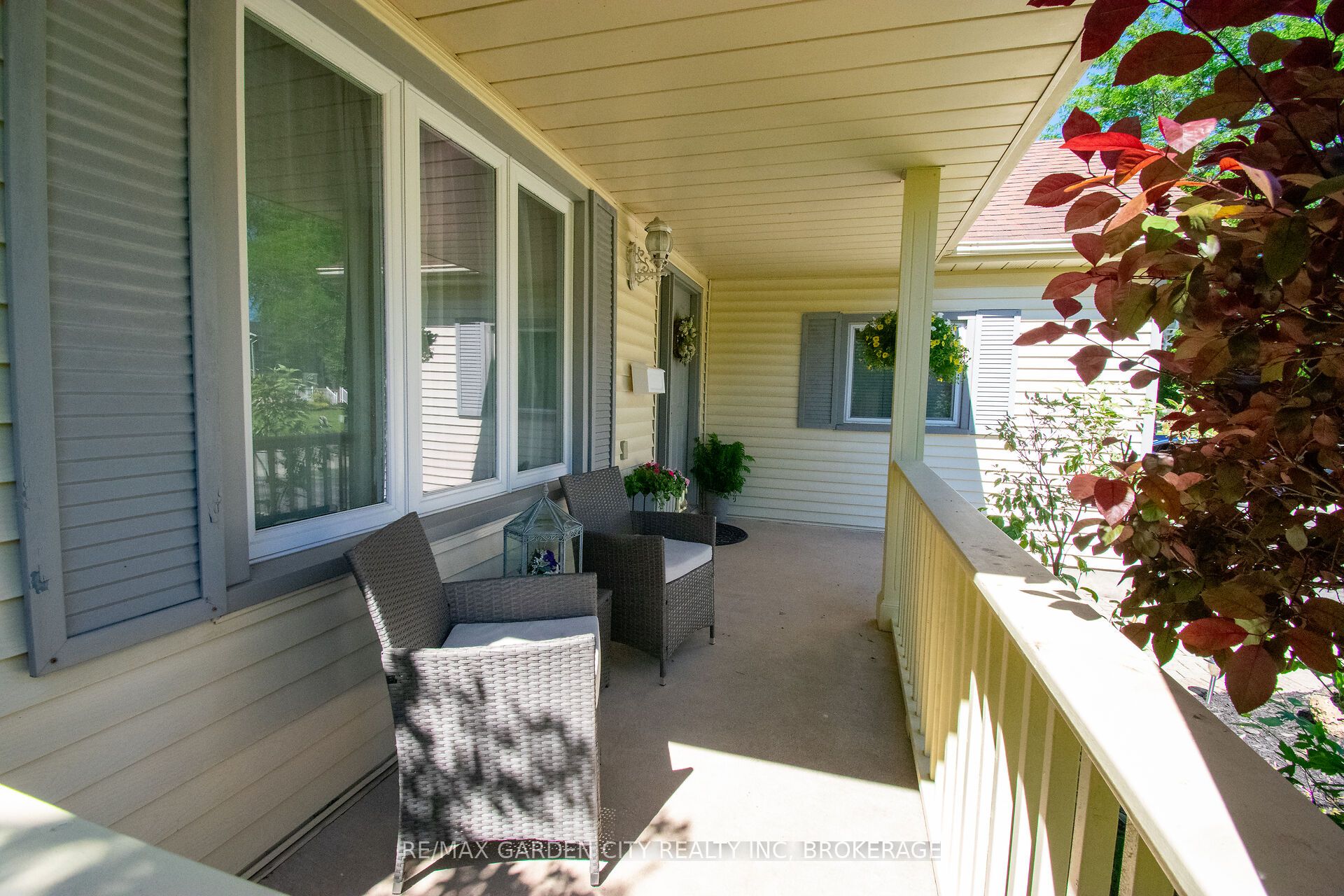 203 Leaside Drive Property Photo 5