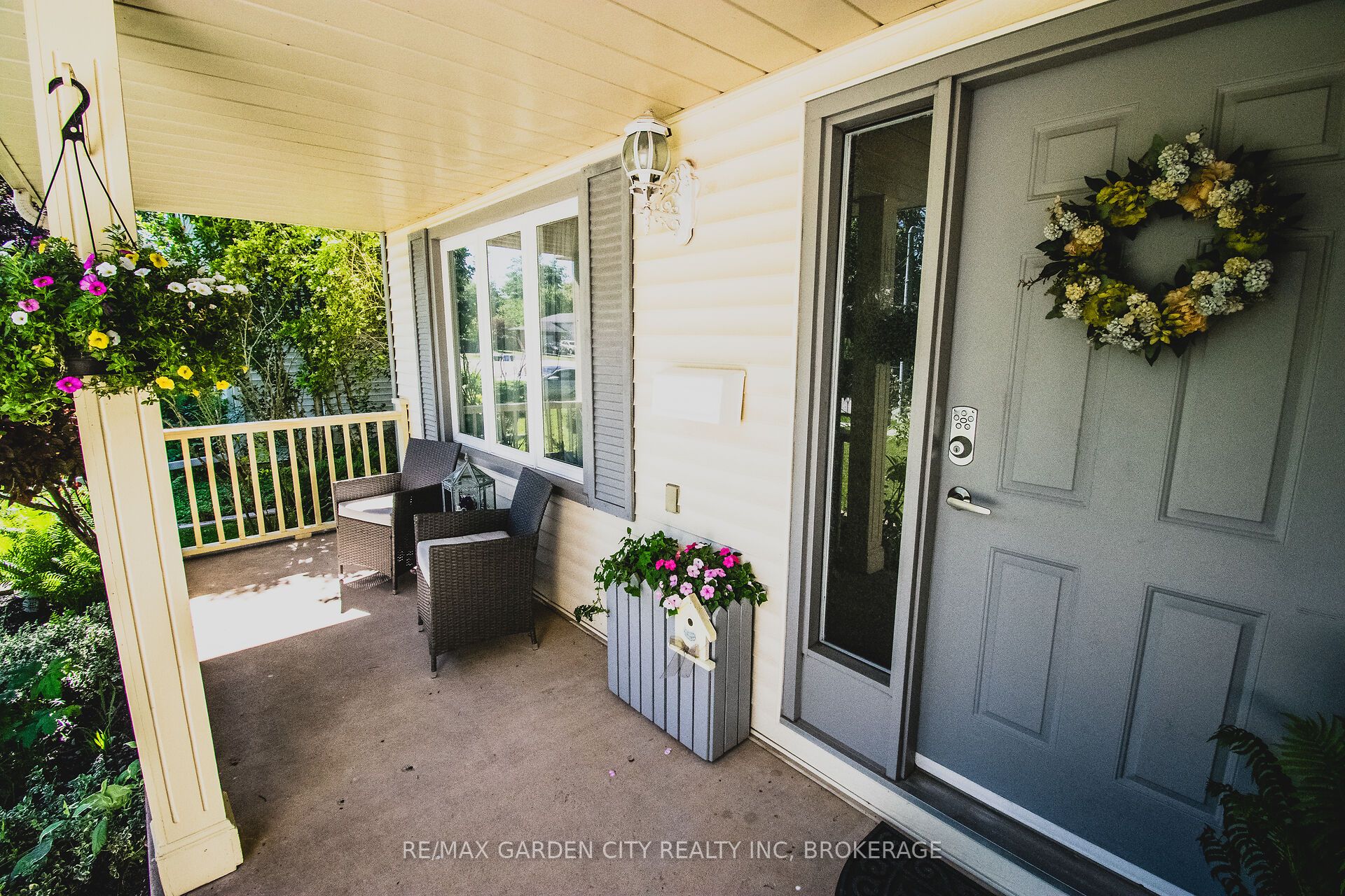 203 Leaside Drive Property Photo 6