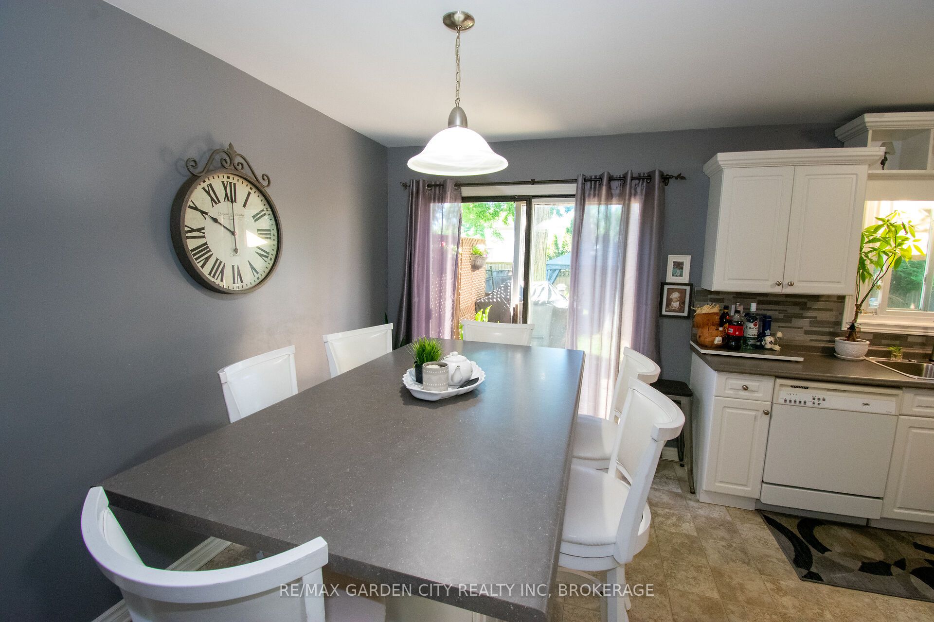 203 Leaside Drive Property Photo 12