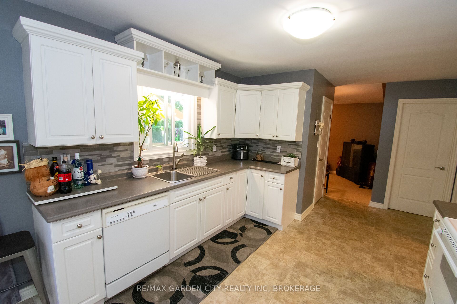 203 Leaside Drive Property Photo 13
