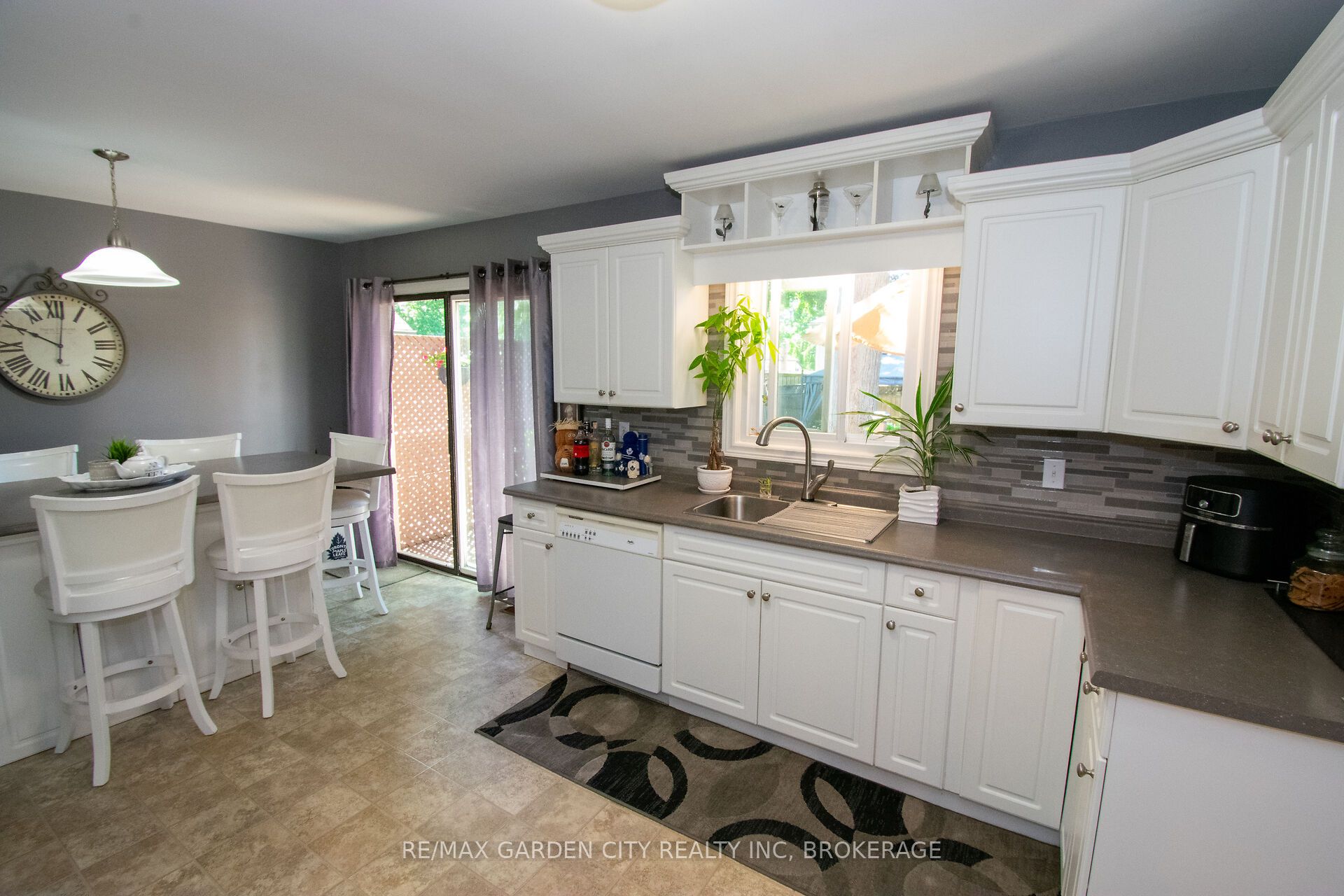 203 Leaside Drive Property Photo 15