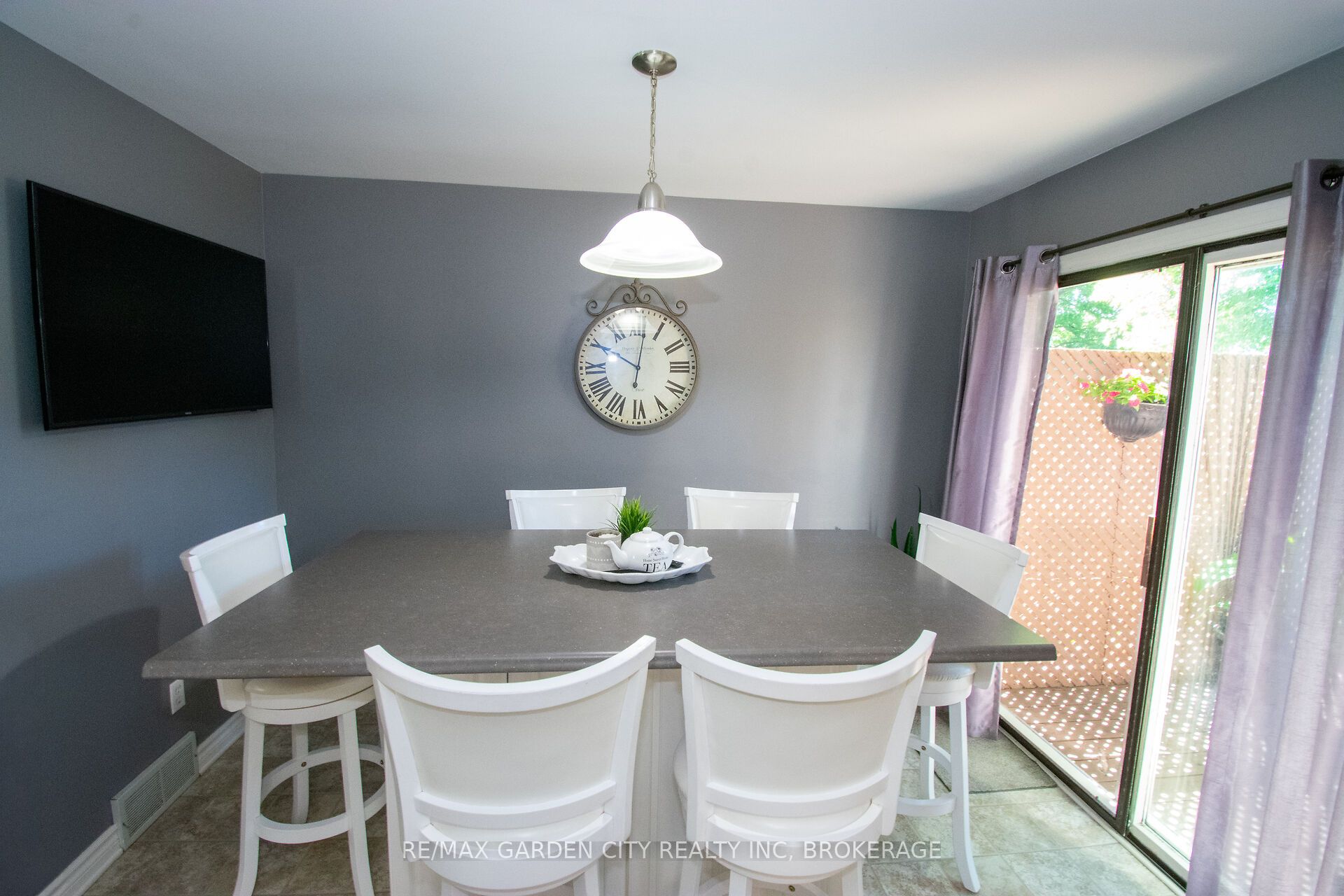 203 Leaside Drive Property Photo 16
