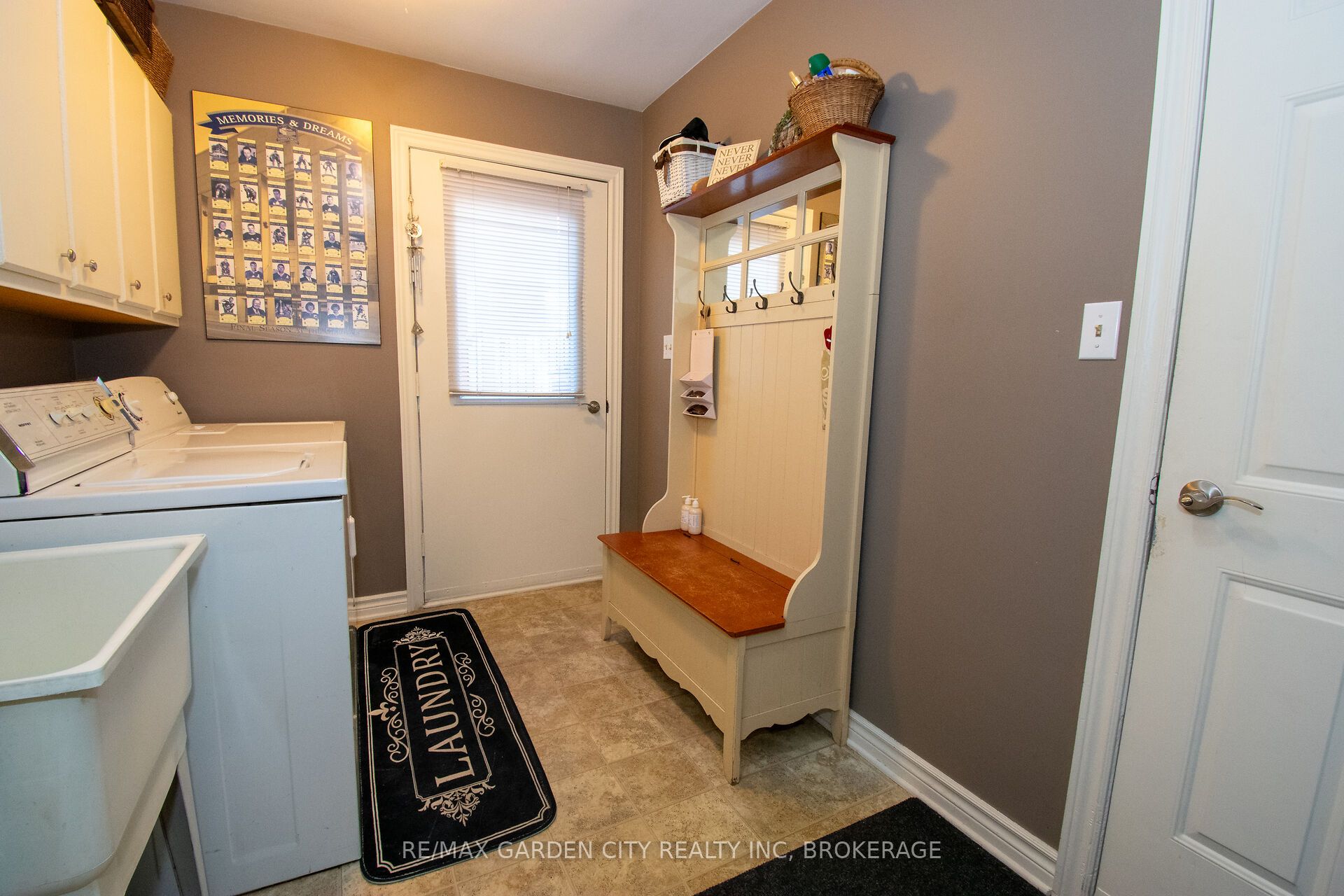 203 Leaside Drive Property Photo 21