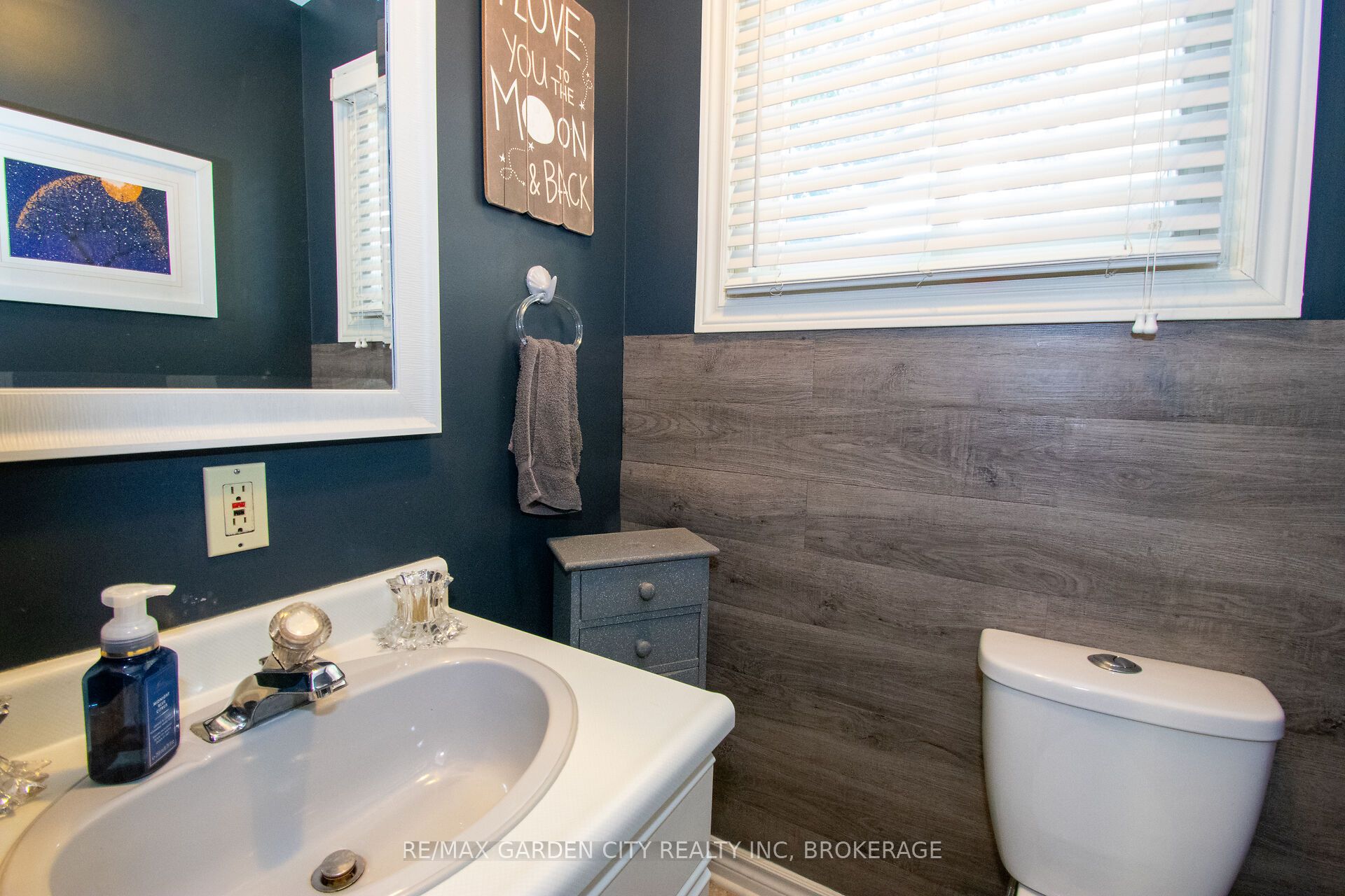 203 Leaside Drive Property Photo 22