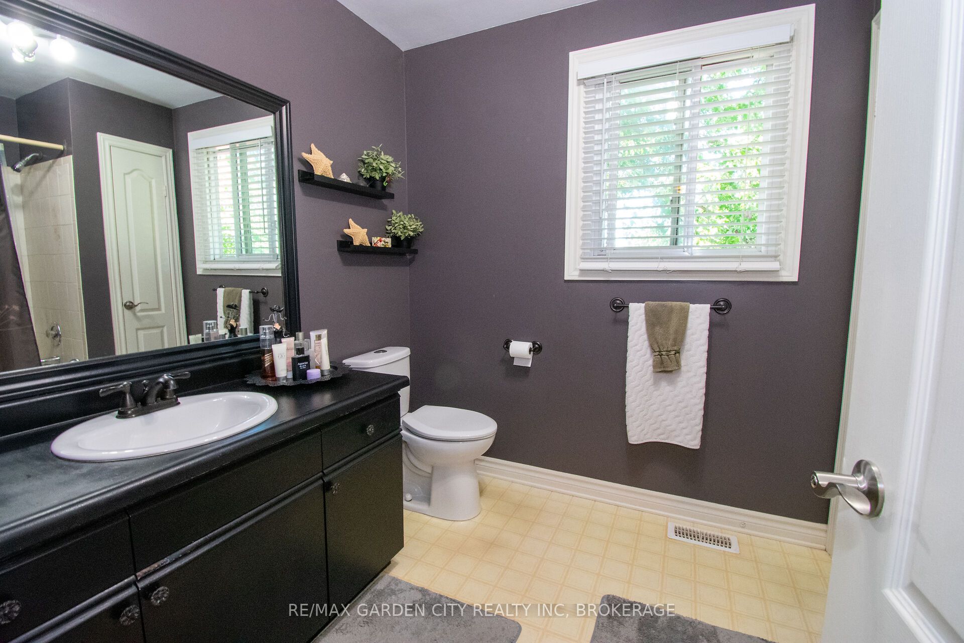 203 Leaside Drive Property Photo 26