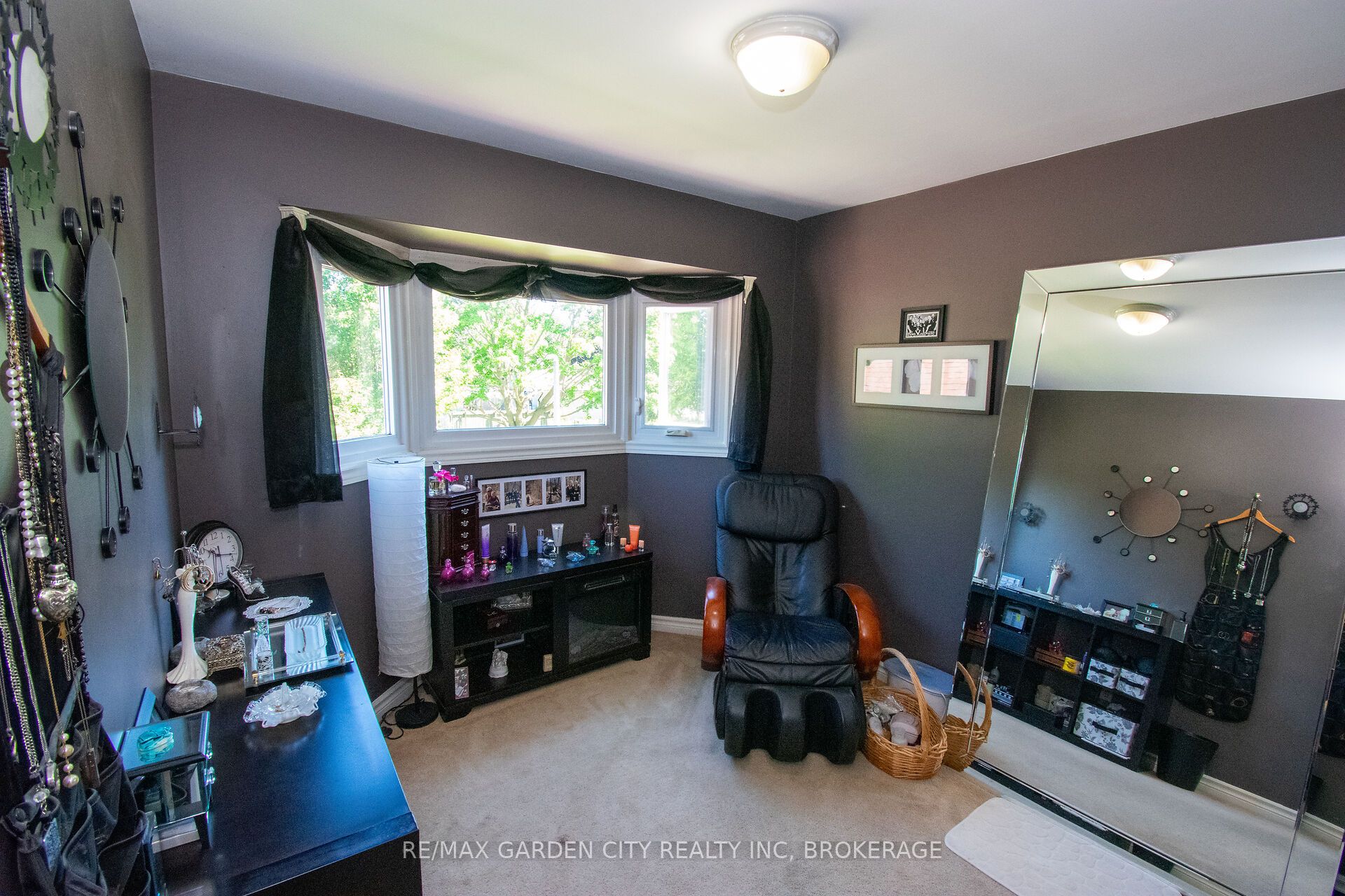 203 Leaside Drive Property Photo 30