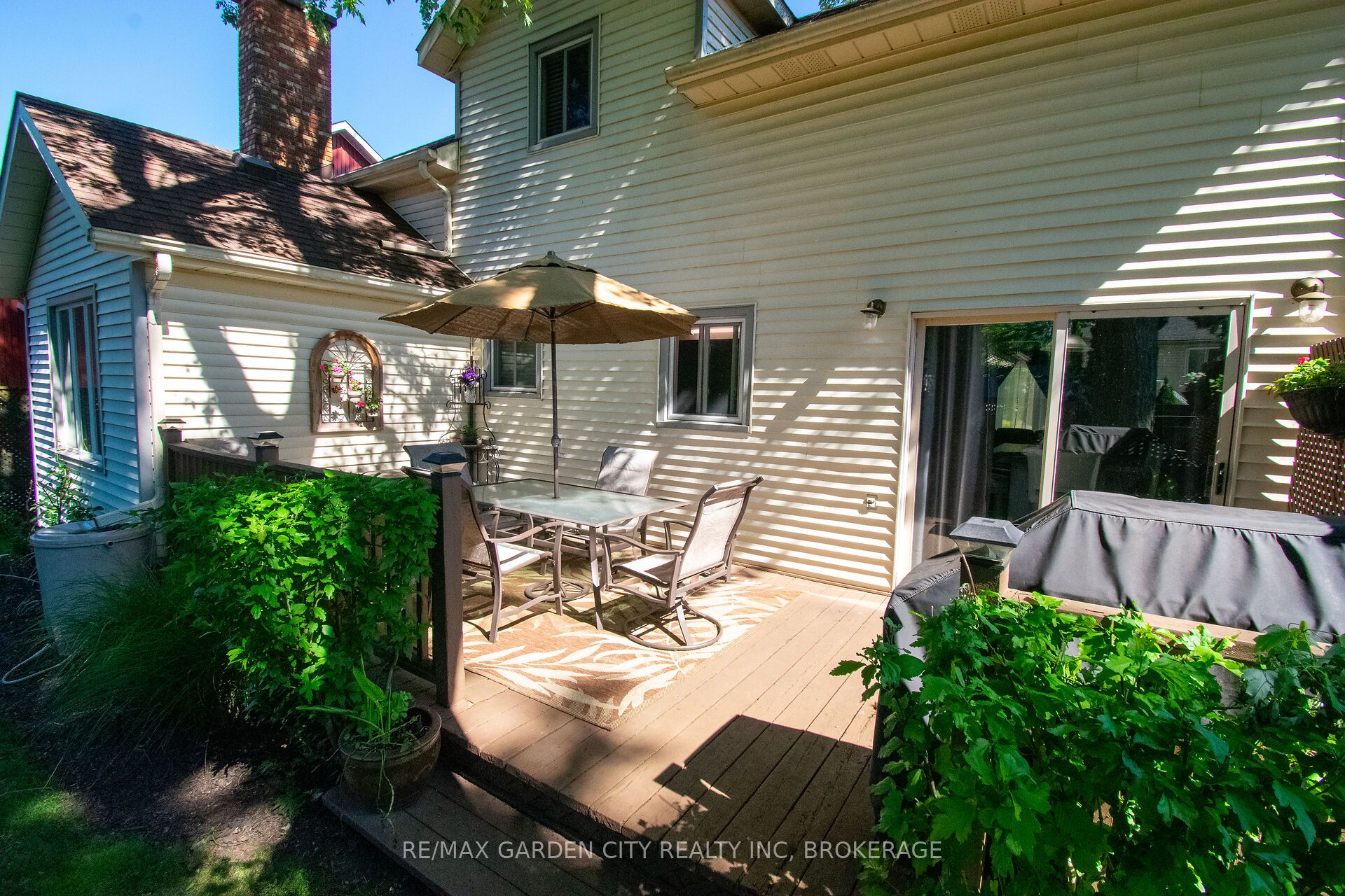 203 Leaside Drive Property Photo 35