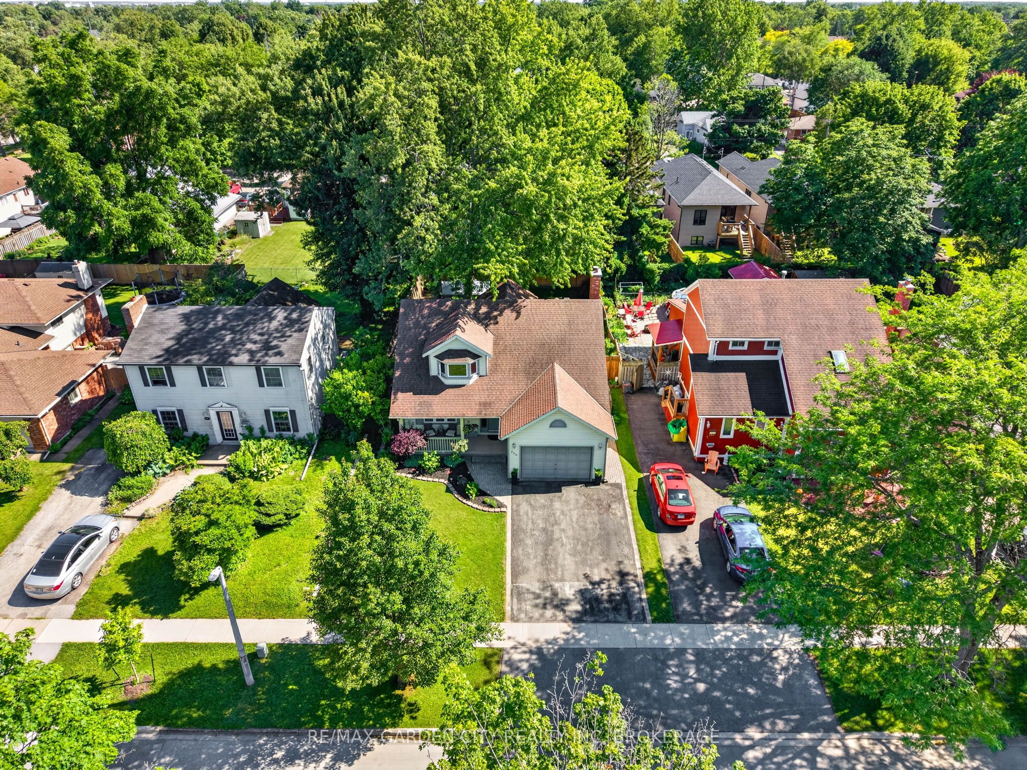 203 Leaside Drive Property Photo 41