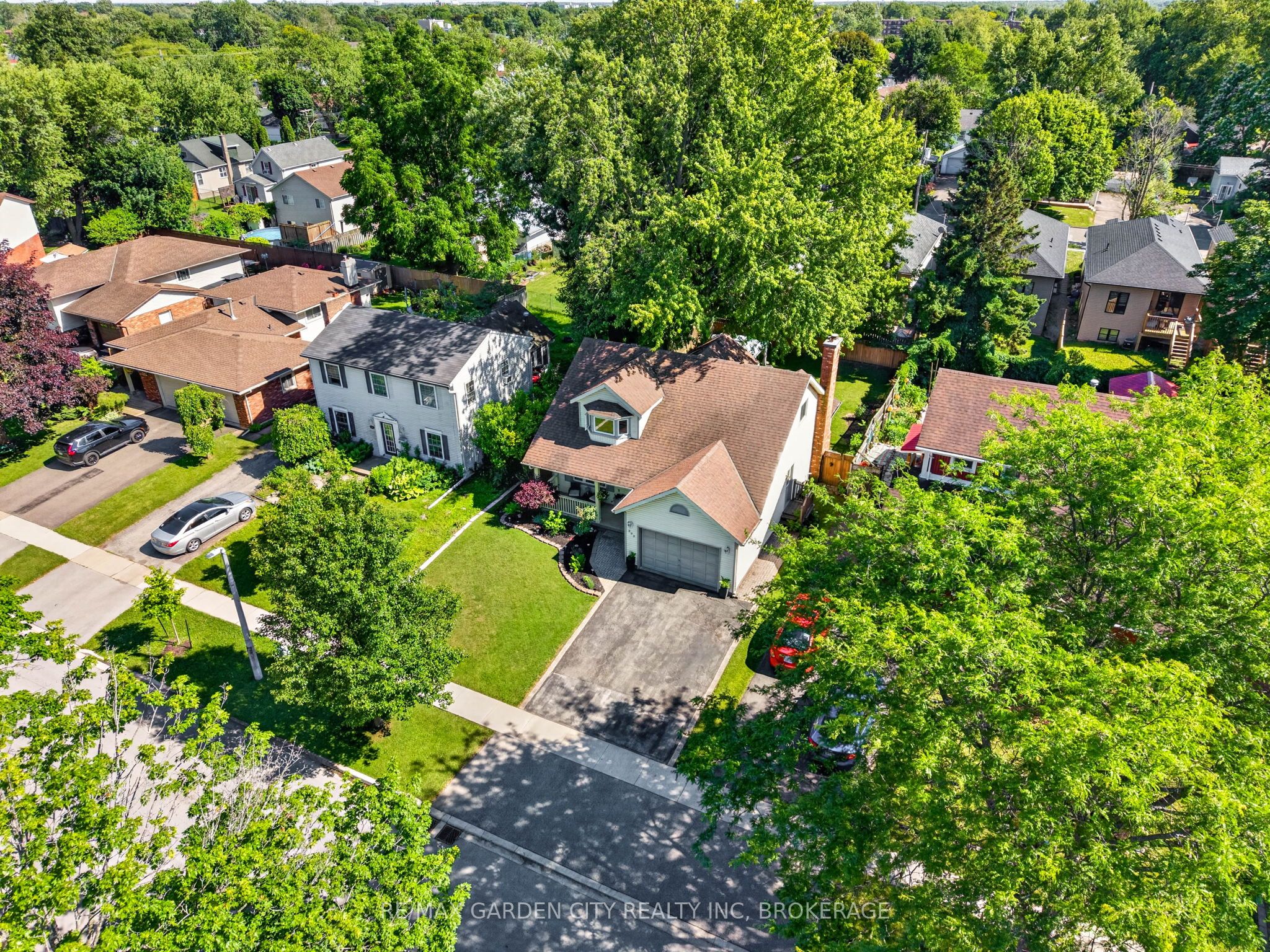 203 Leaside Drive Property Photo 42