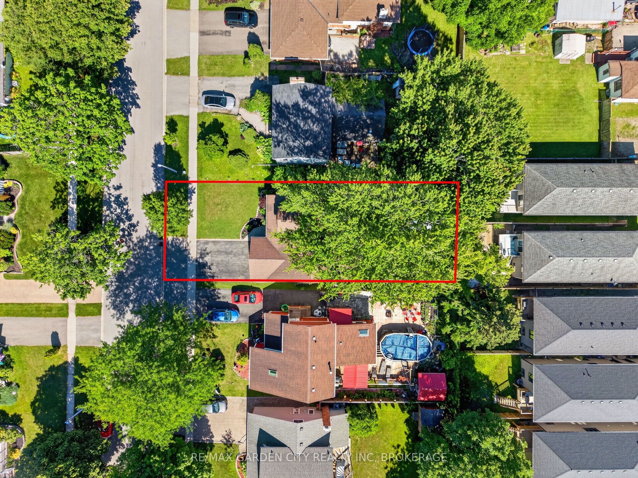 203 Leaside Drive Property Photo 43