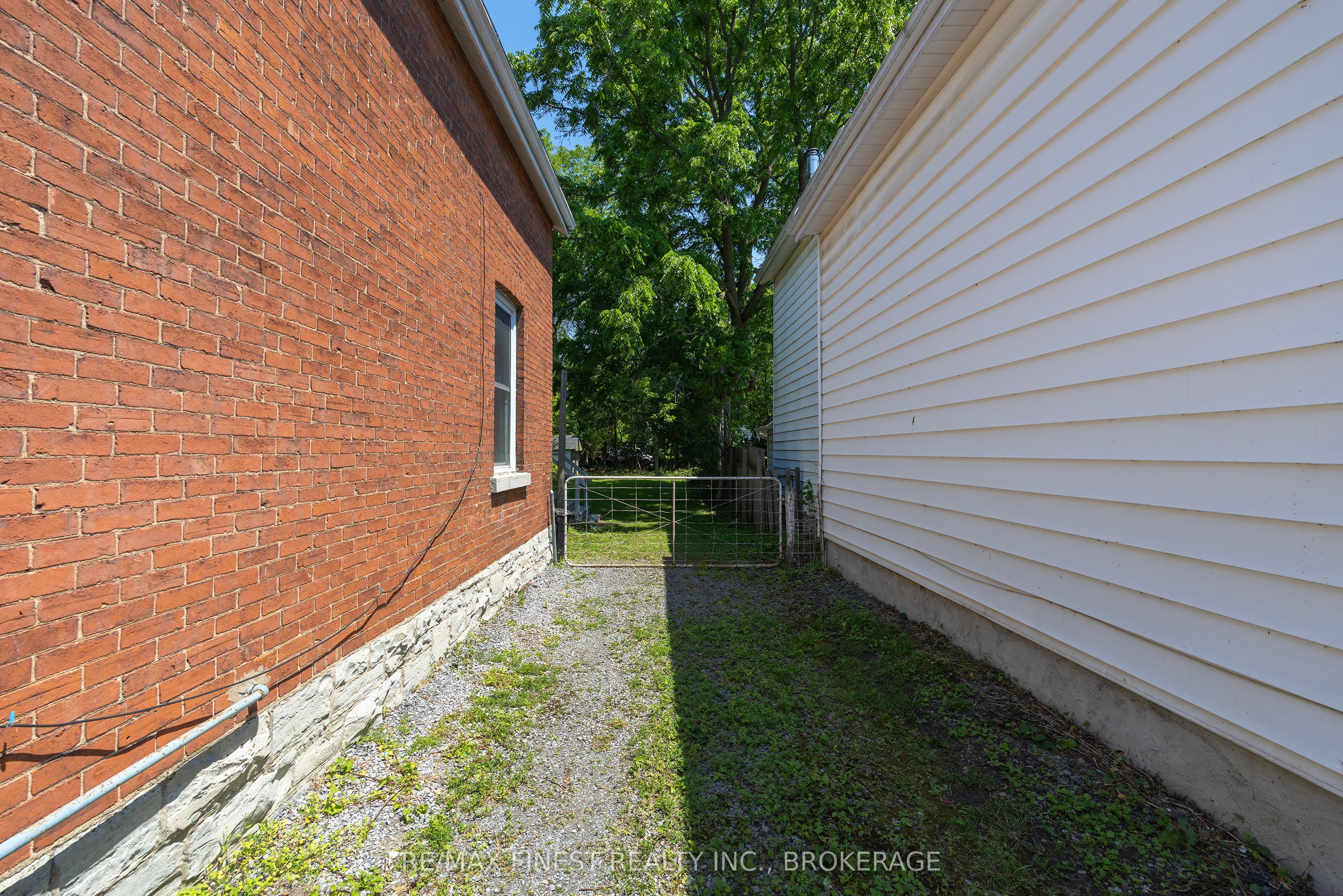 445 Albert Street Property Photo 5