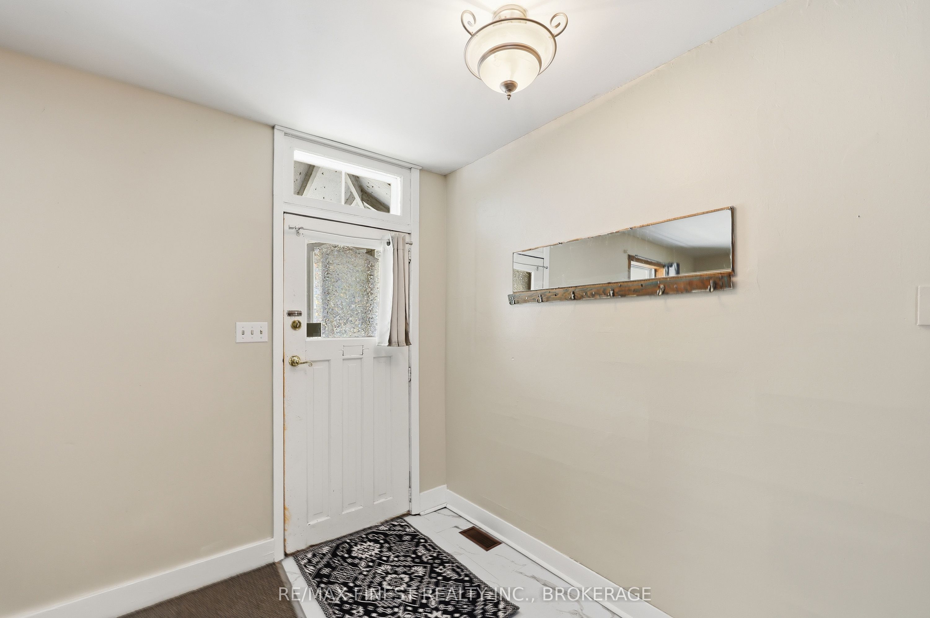 445 Albert Street Property Photo 7
