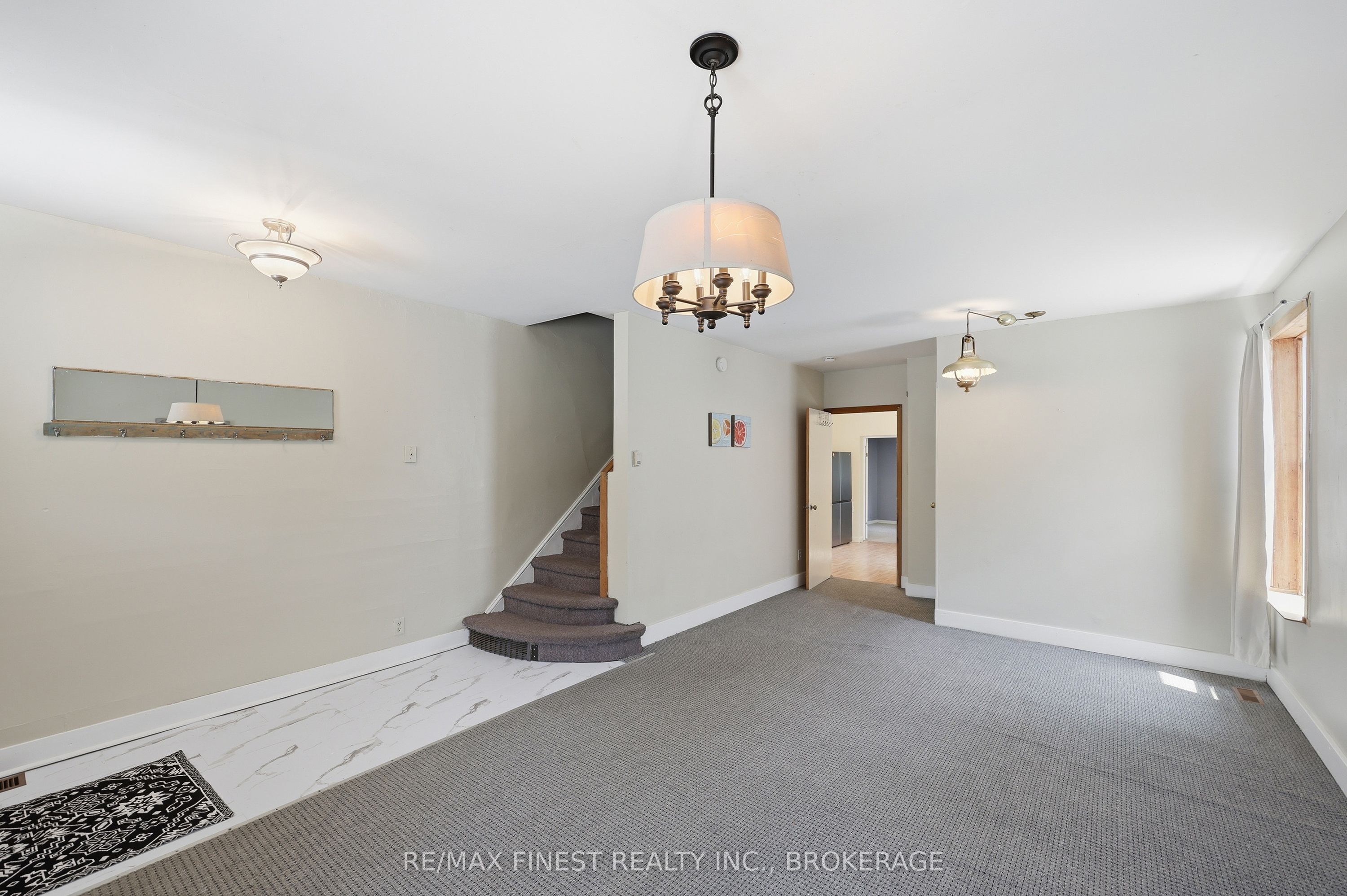 445 Albert Street Property Photo 8