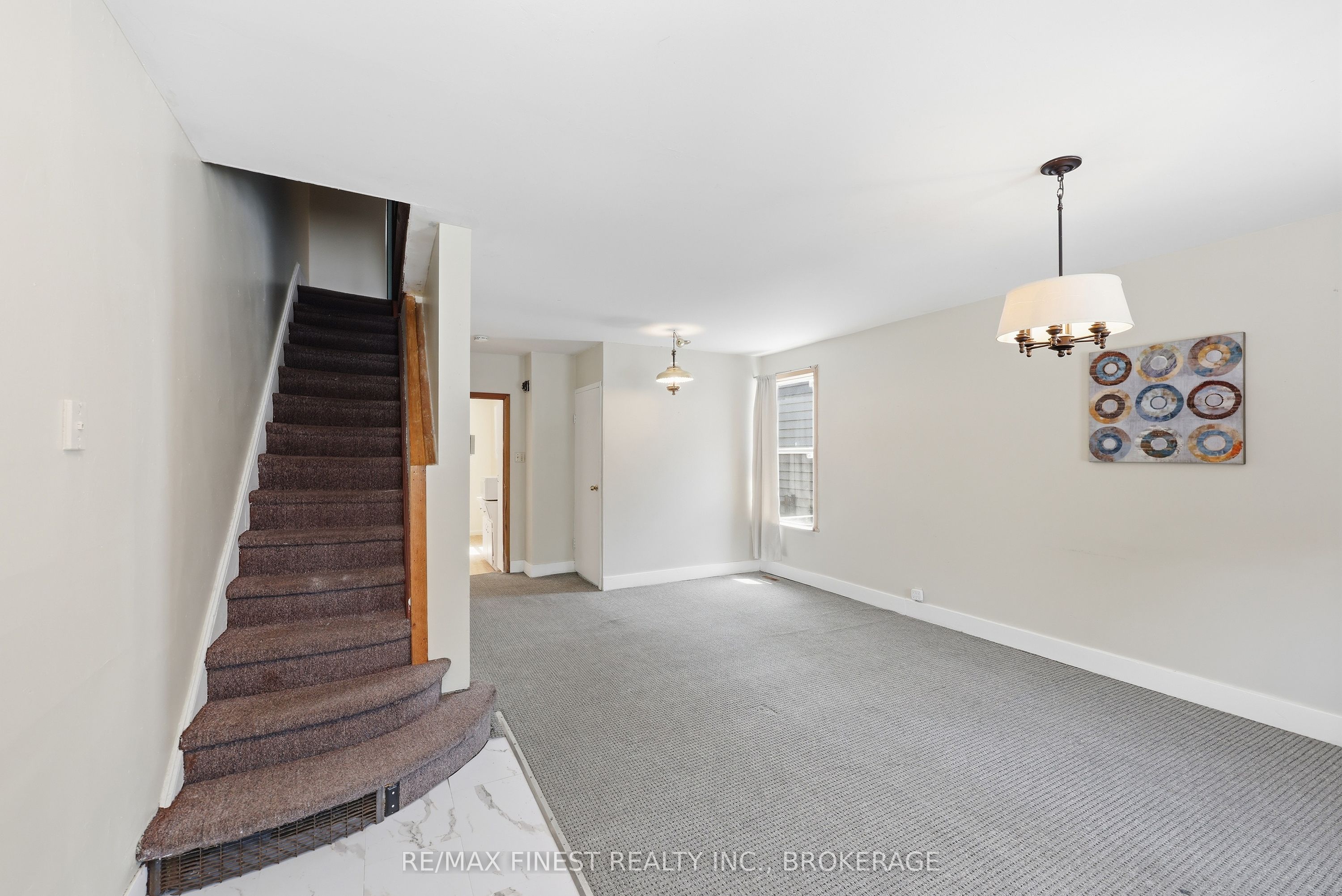 445 Albert Street Property Photo 9