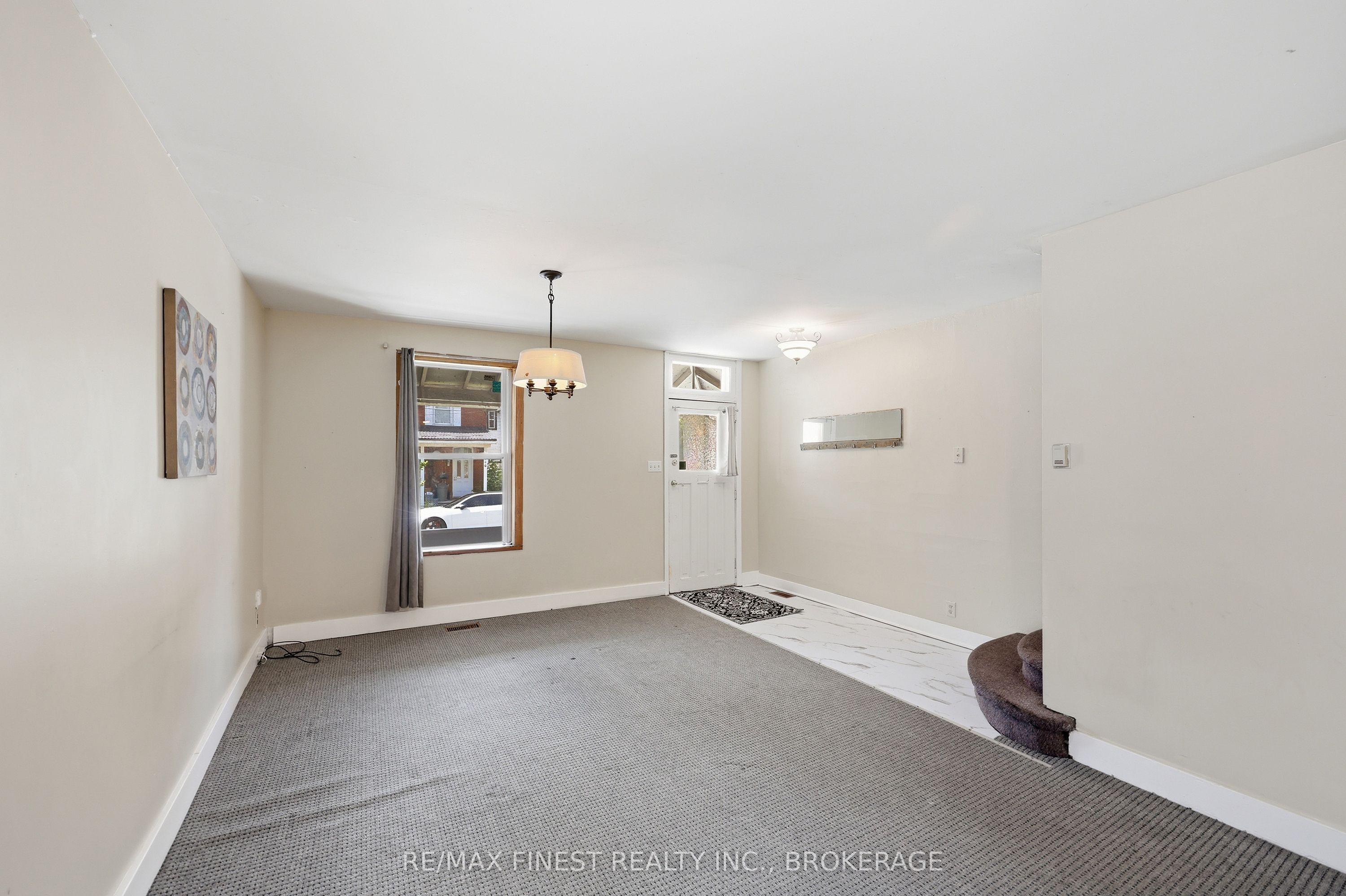 445 Albert Street Property Photo 11