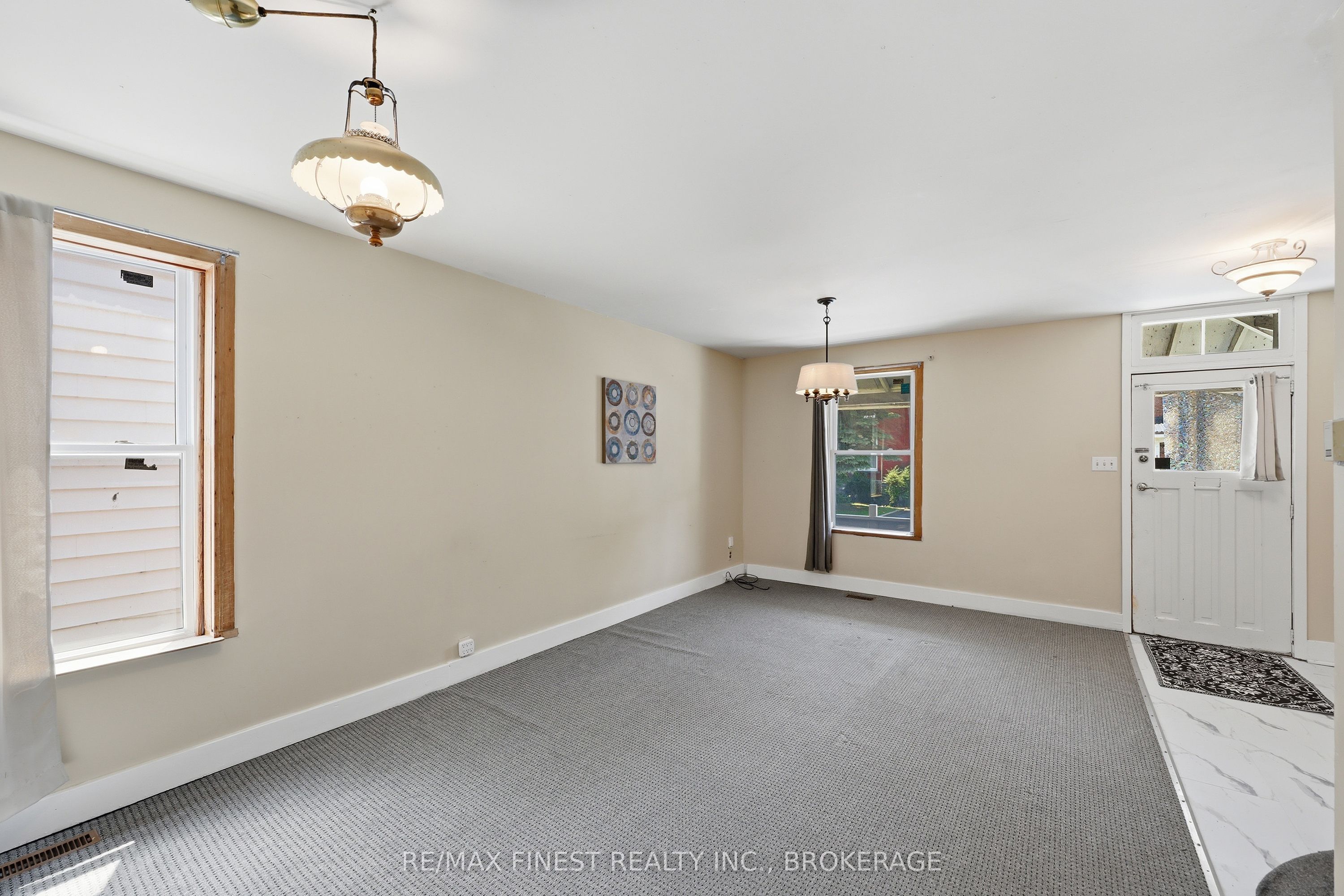 445 Albert Street Property Photo 12