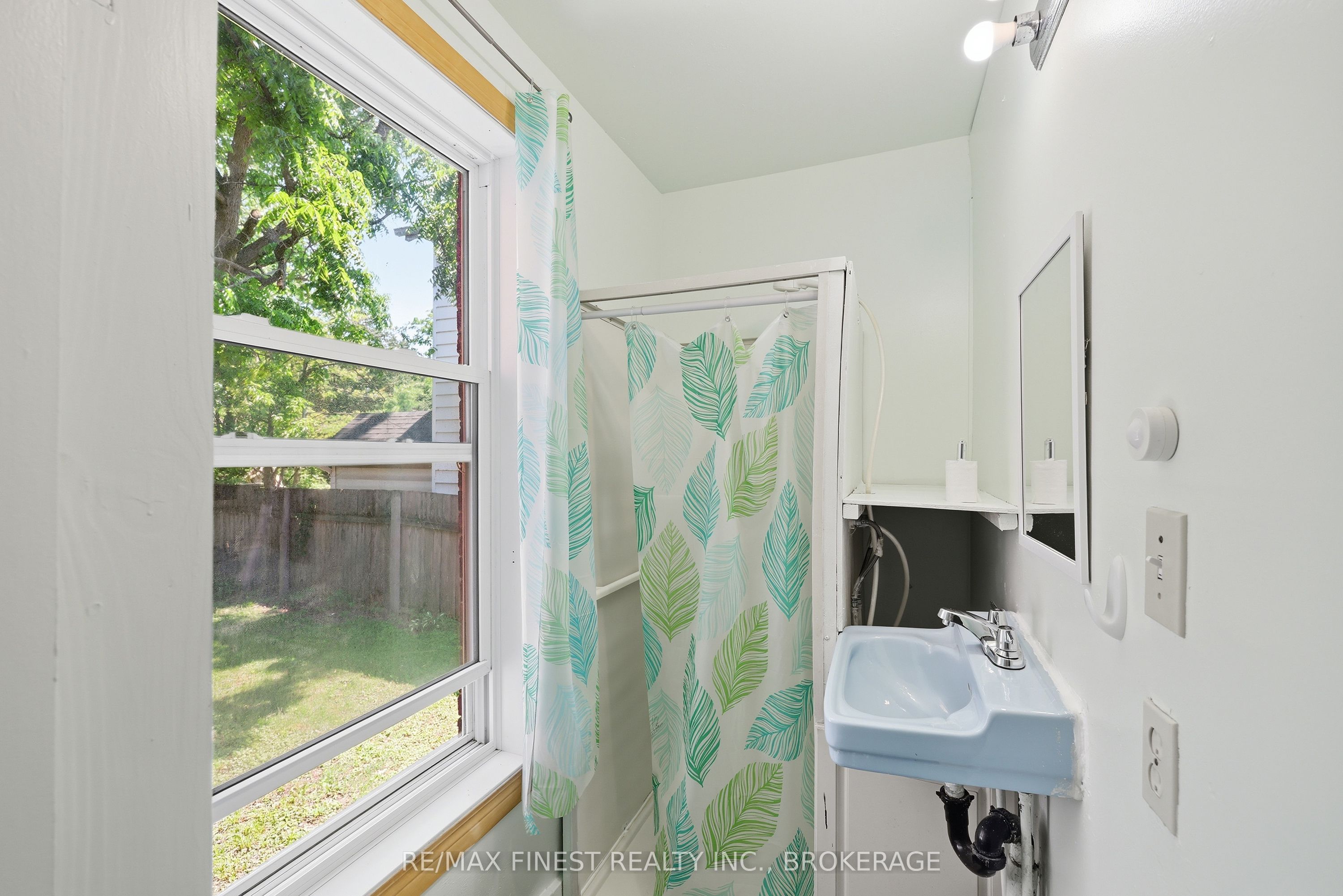 445 Albert Street Property Photo 14