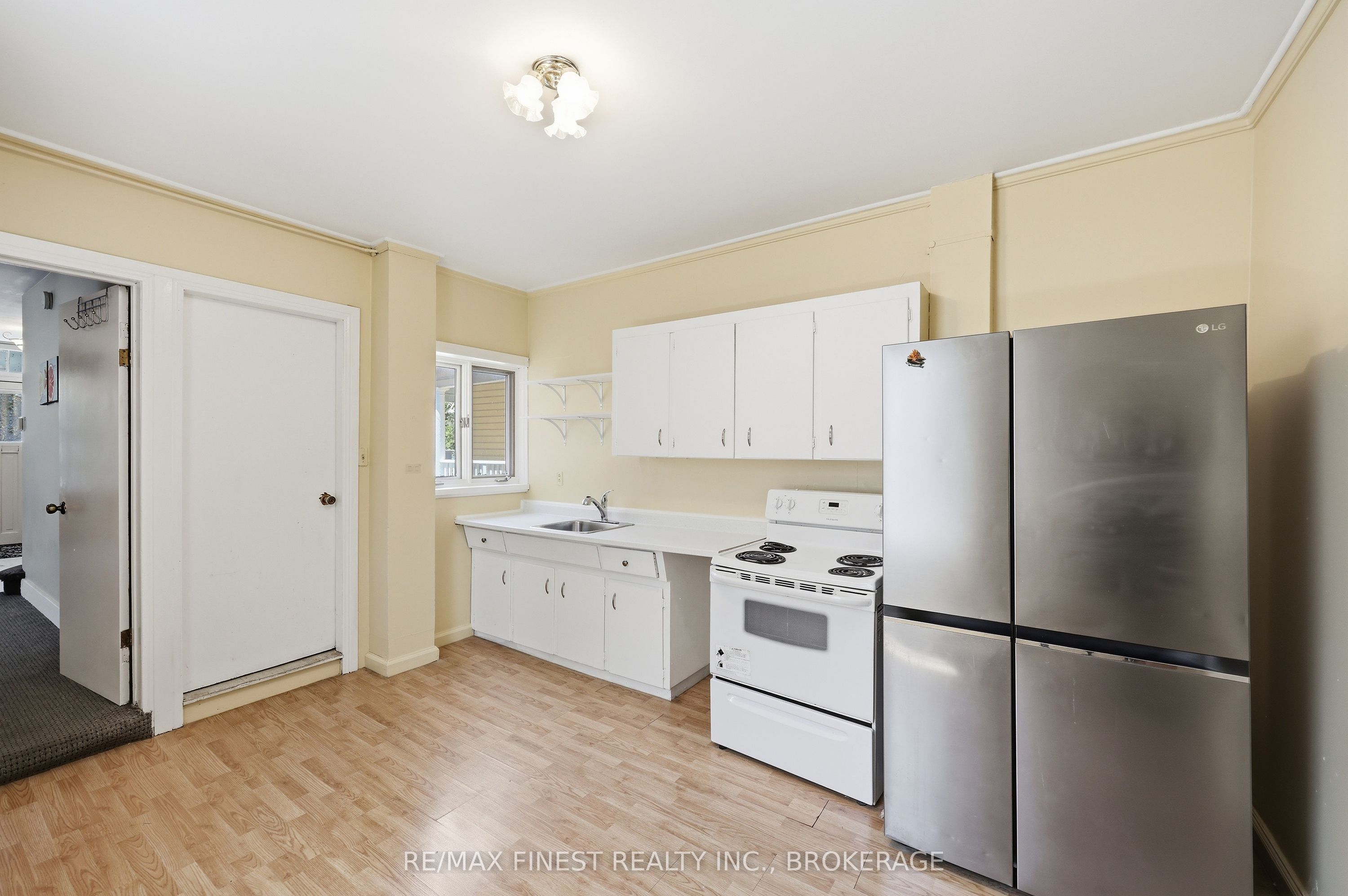 445 Albert Street Property Photo 16