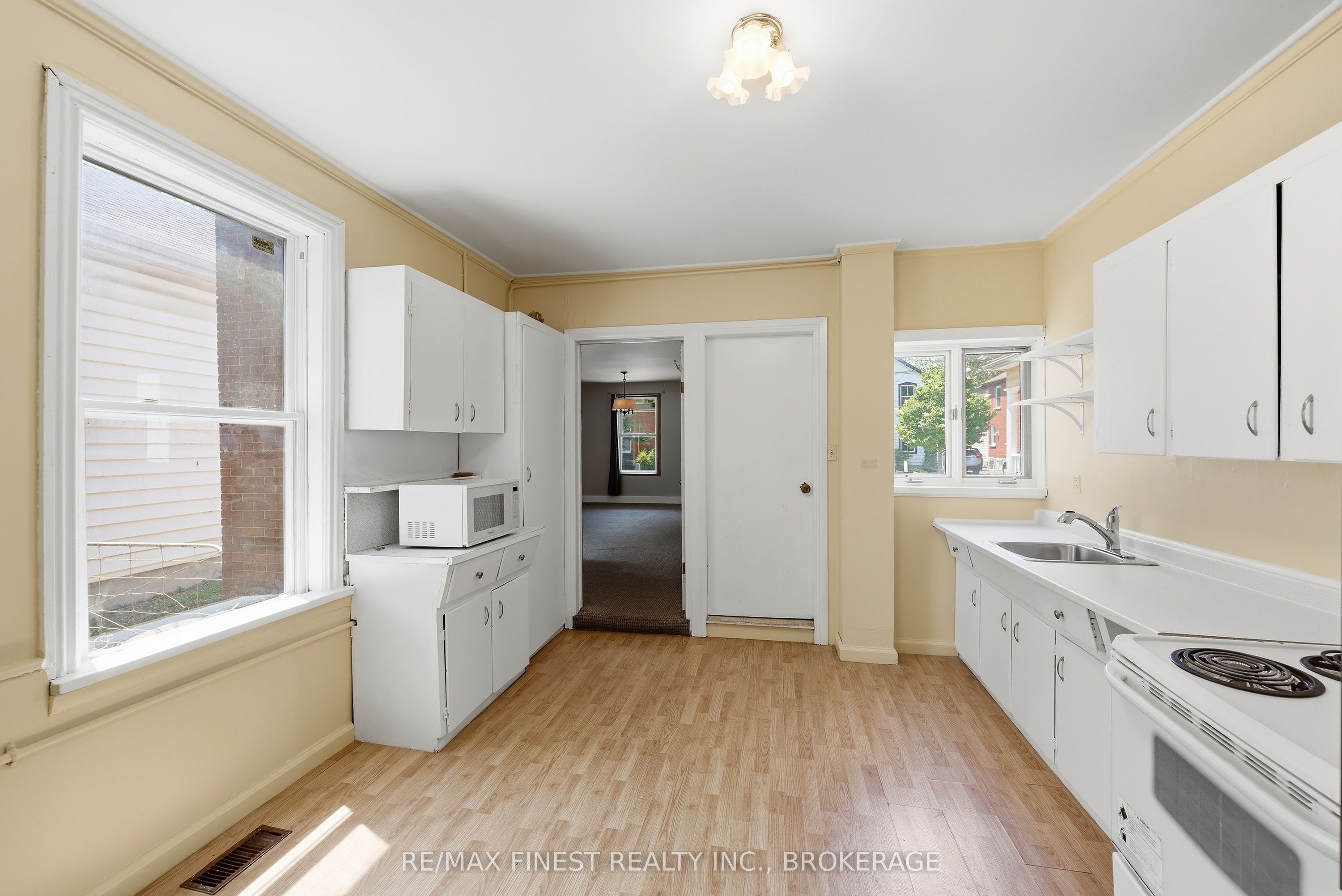 445 Albert Street Property Photo 17