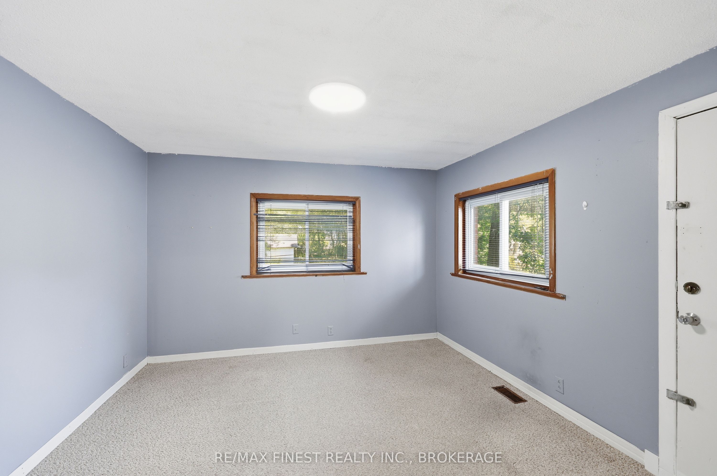 445 Albert Street Property Photo 19
