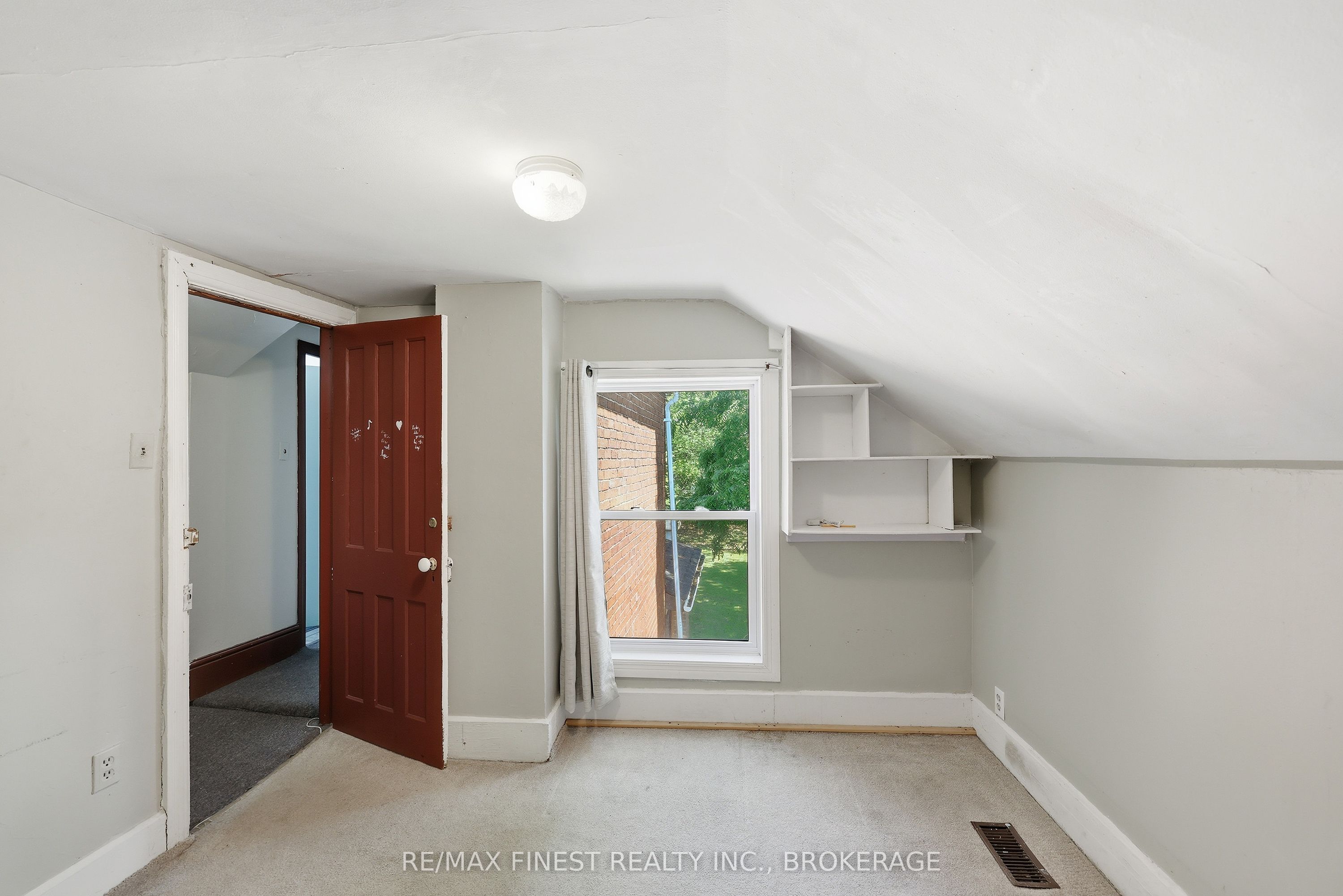 445 Albert Street Property Photo 25