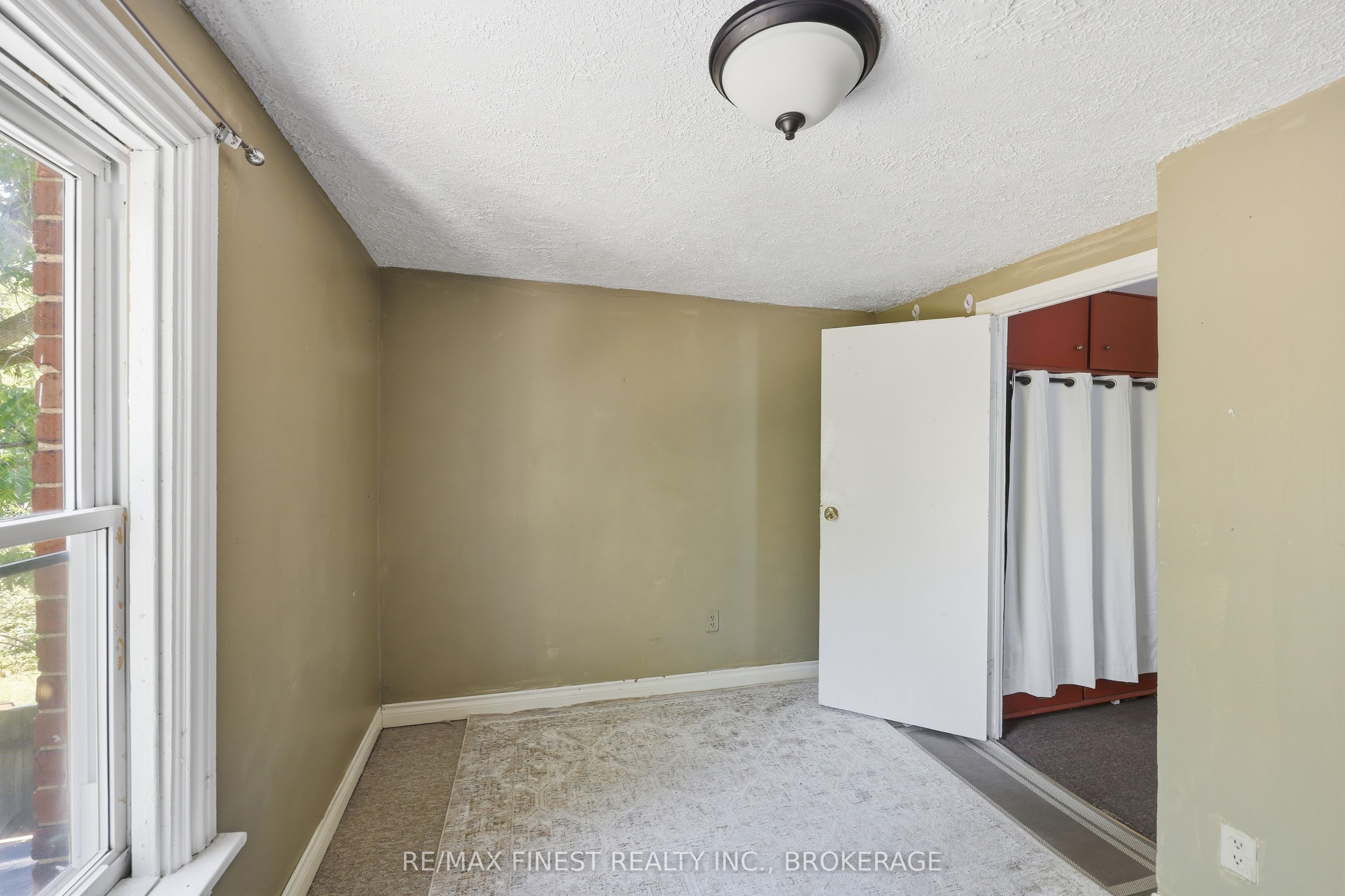 445 Albert Street Property Photo 28