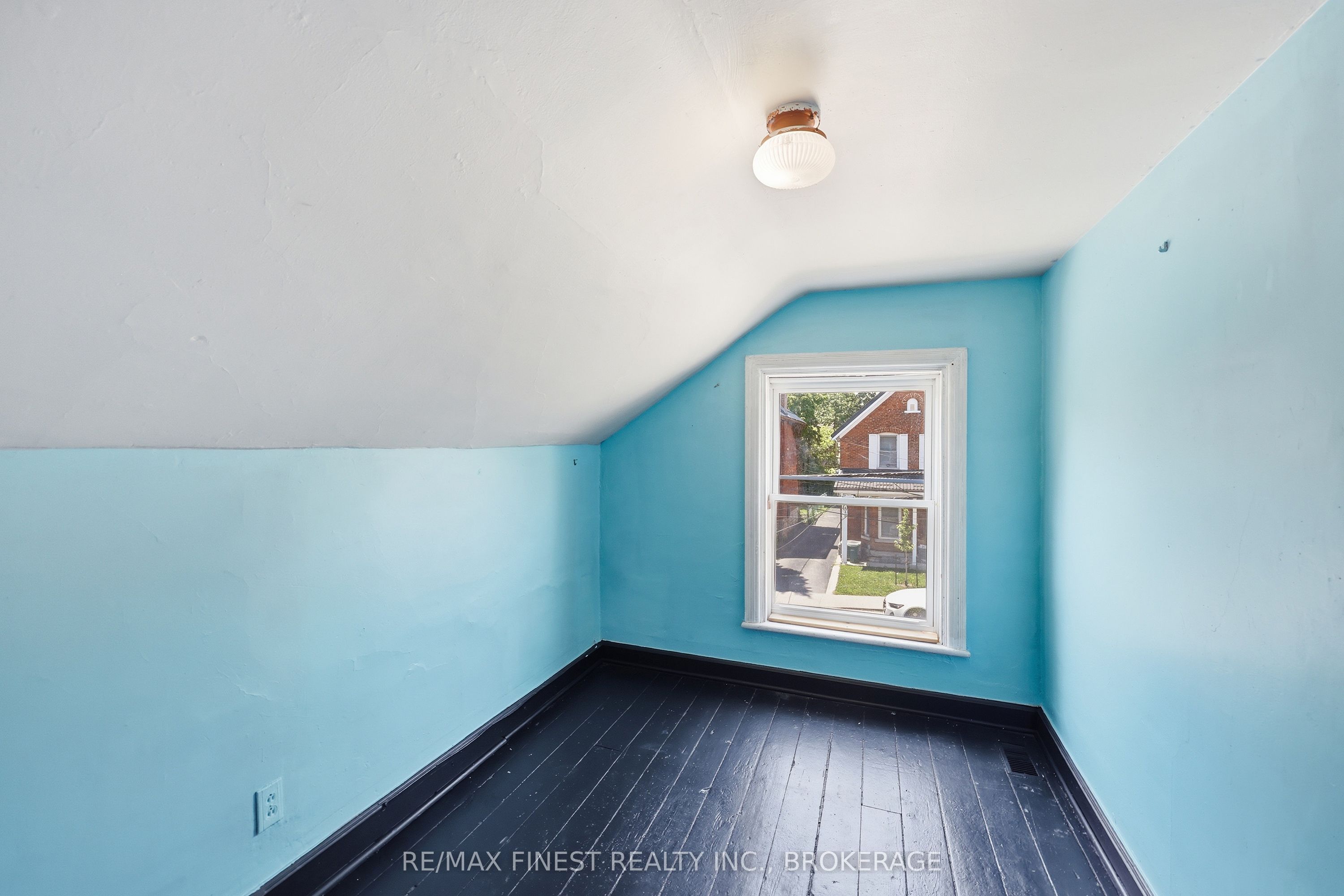 445 Albert Street Property Photo 35