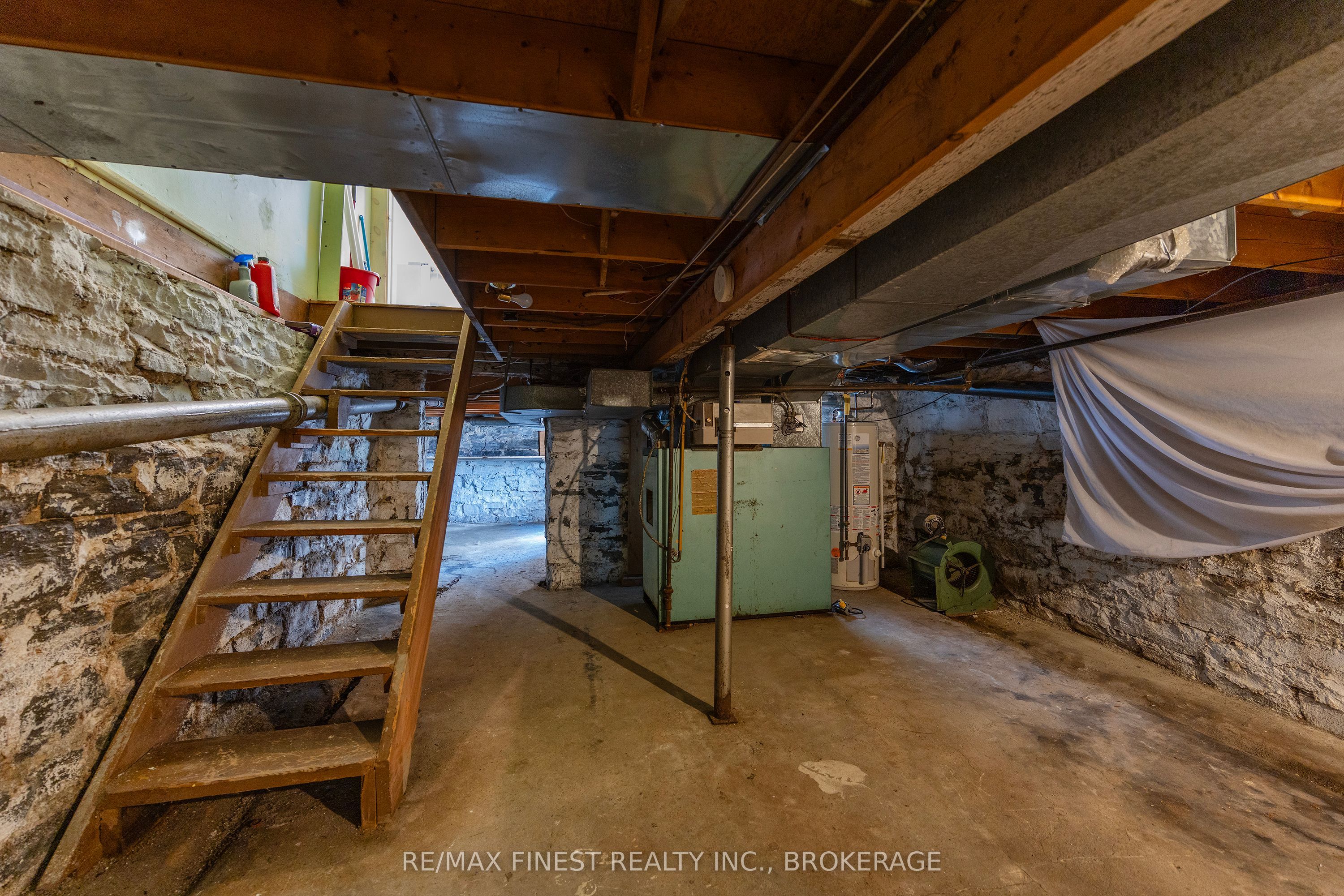 445 Albert Street Property Photo 39
