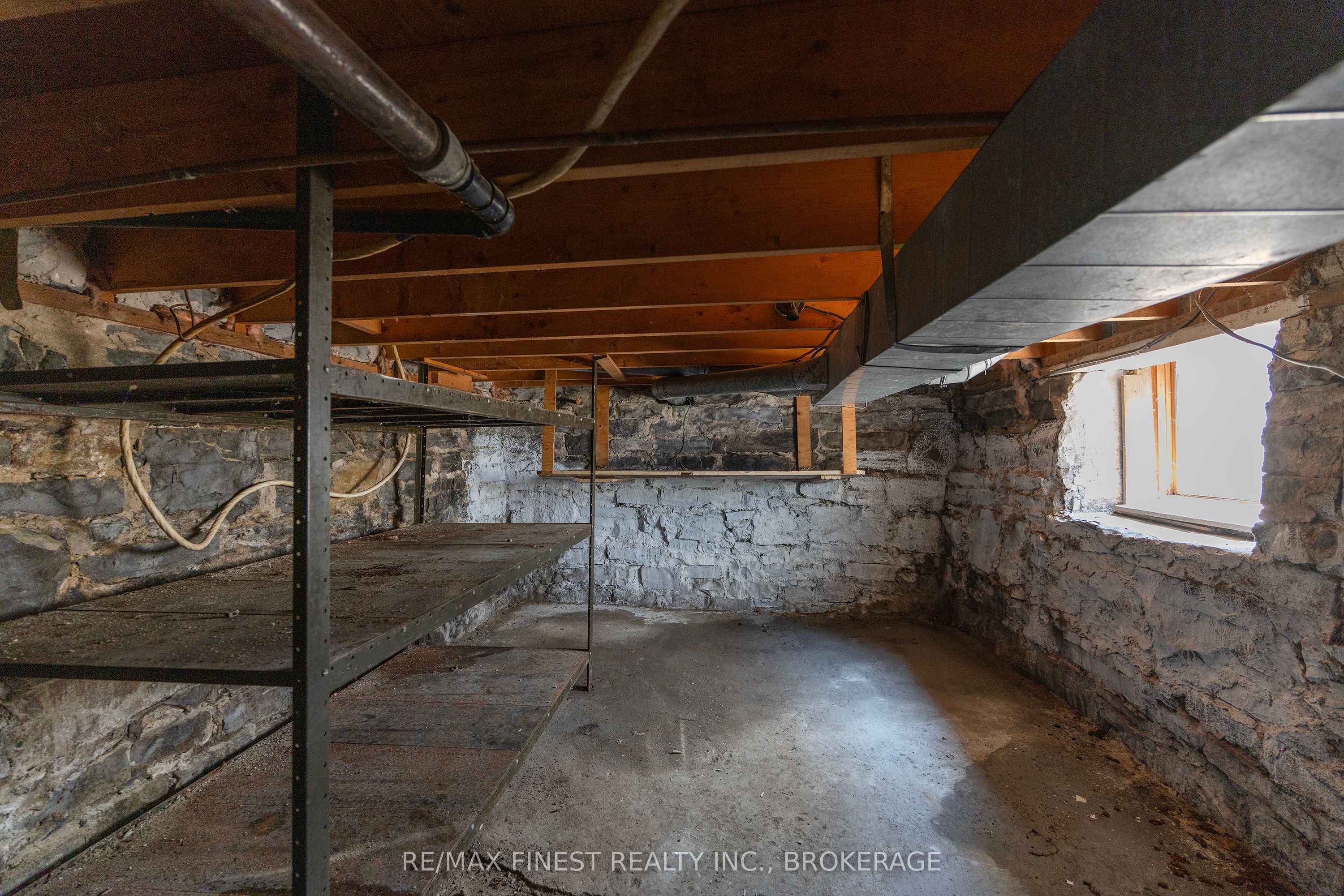 445 Albert Street Property Photo 40