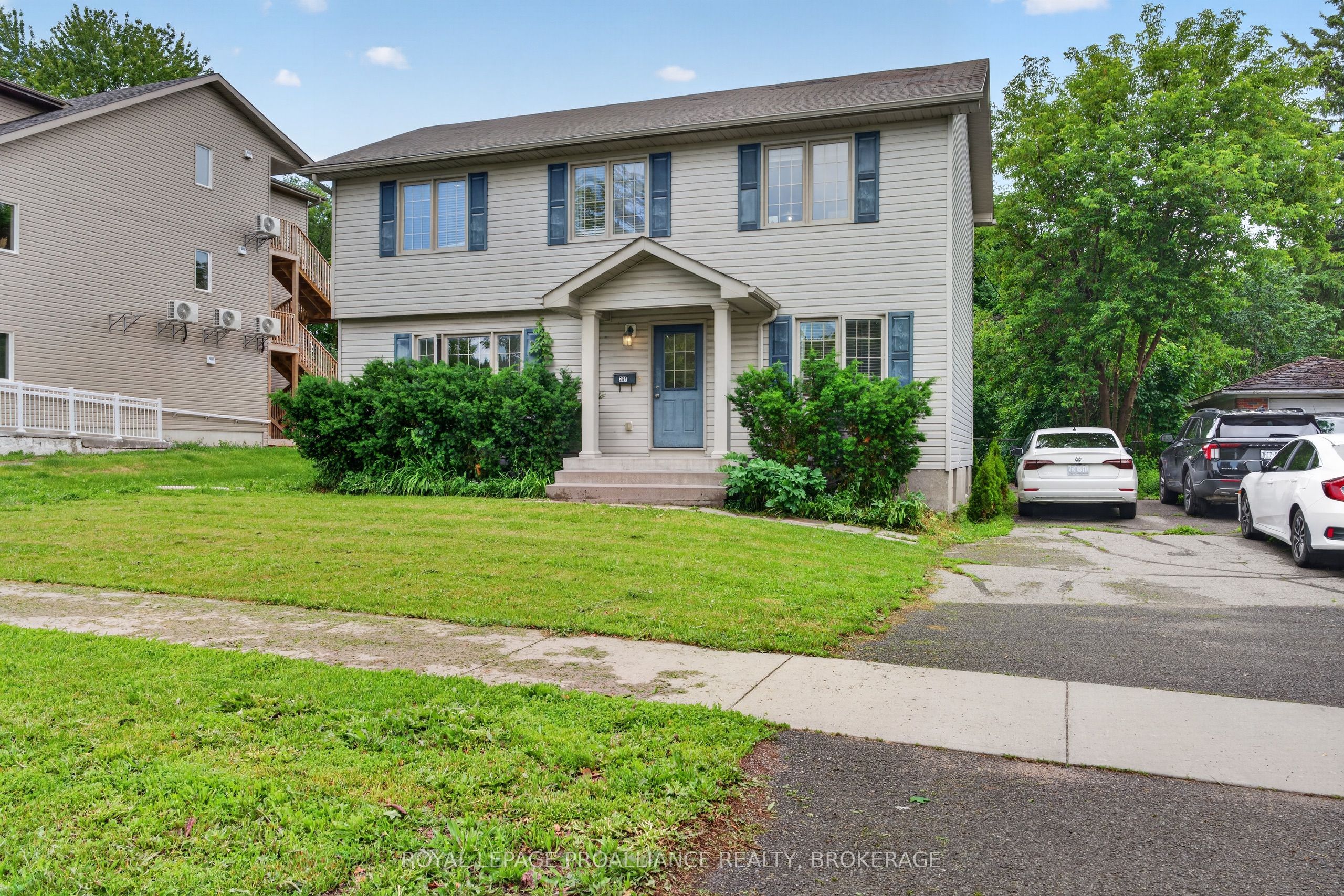 251 Yonge Street Property Photo 1
