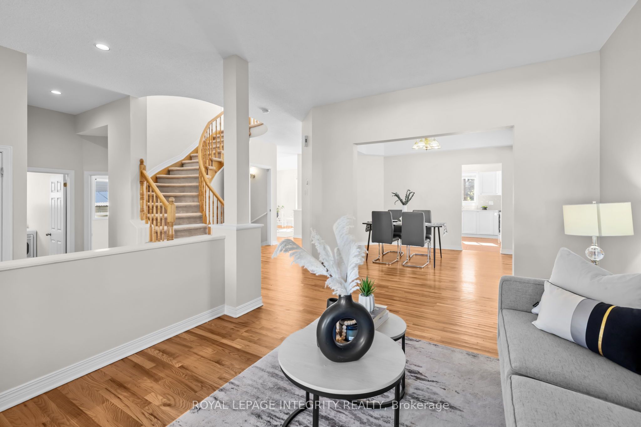 4 Tamarack Place N Property Photo 4