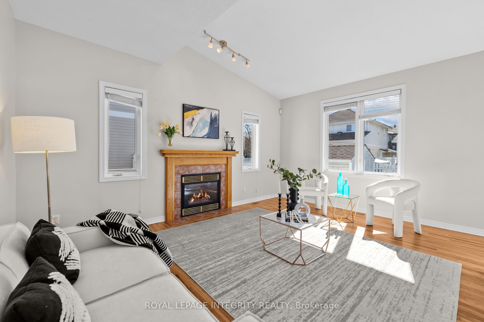 4 Tamarack Place N Property Photo 7