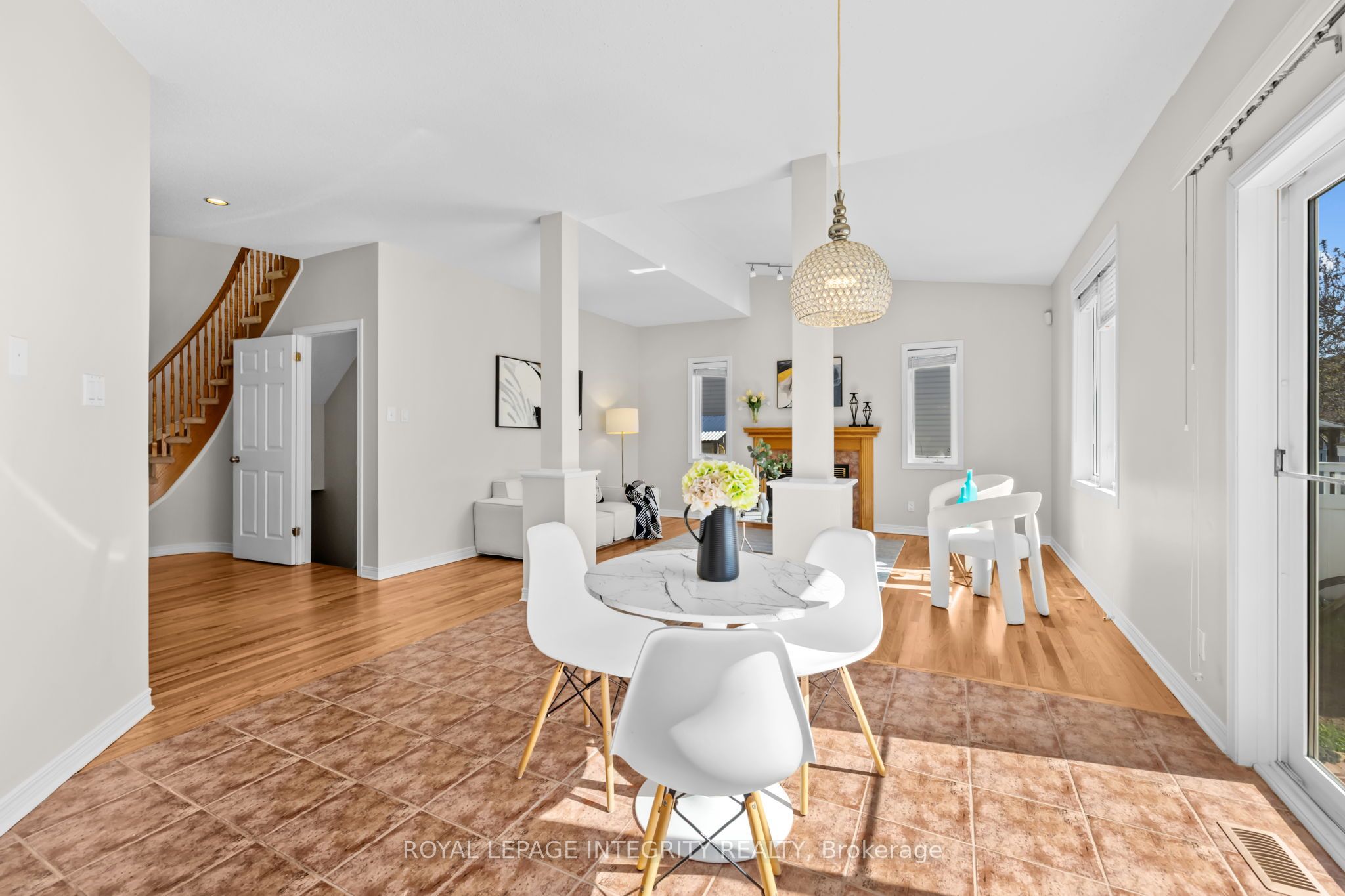 4 Tamarack Place N Property Photo 15