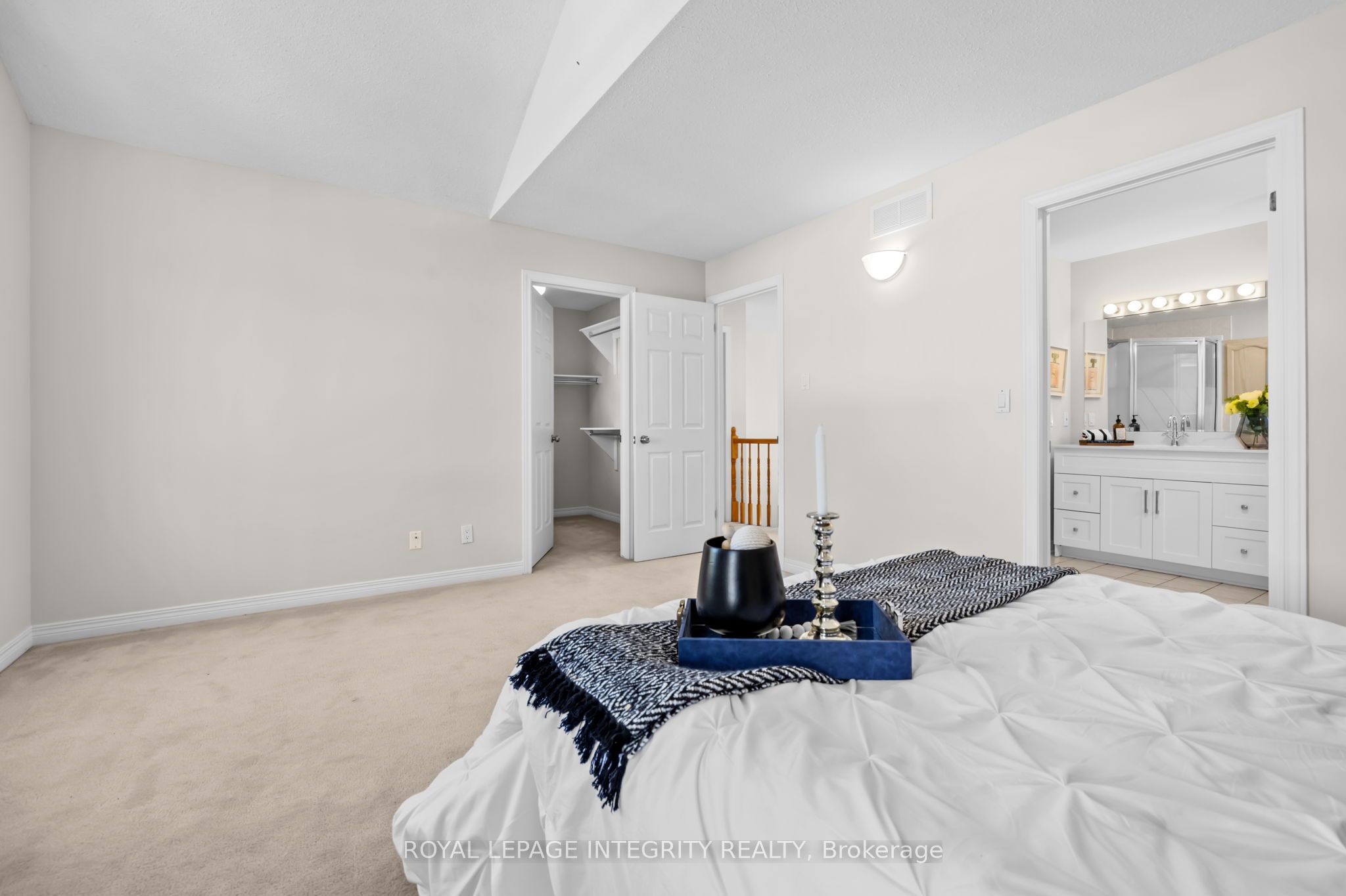 4 Tamarack Place N Property Photo 26
