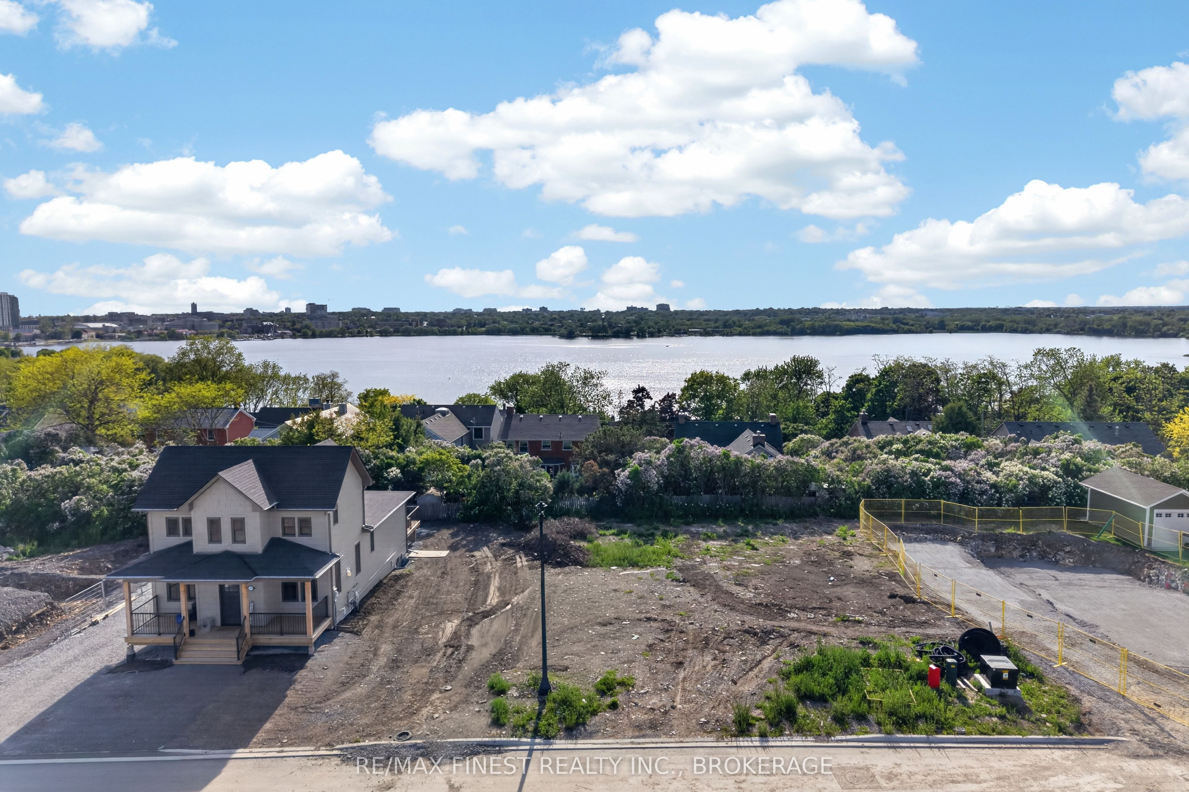 230 Old Kiln Crescent Property Photo 1