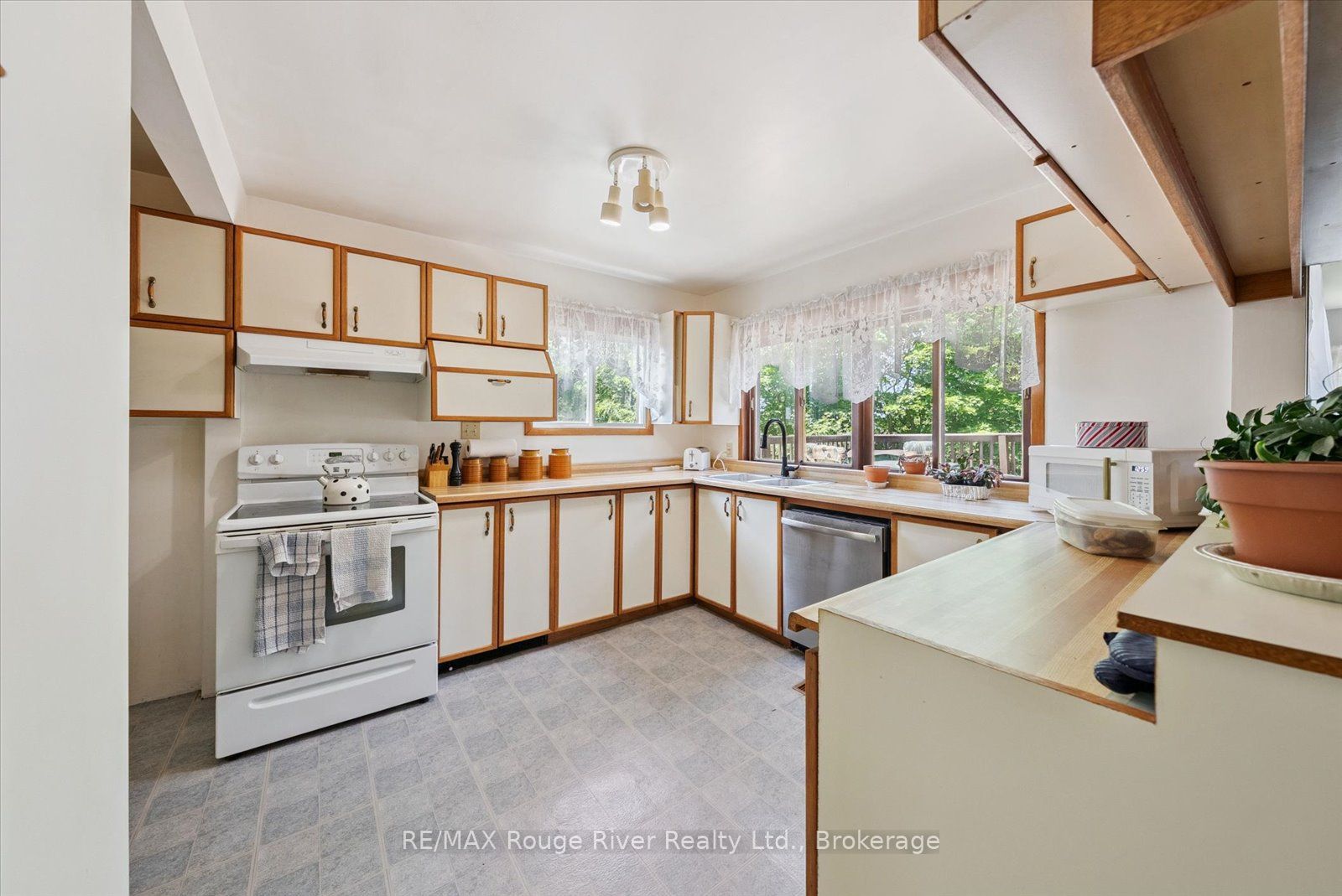 739 Marble Point Road Property Photo 8