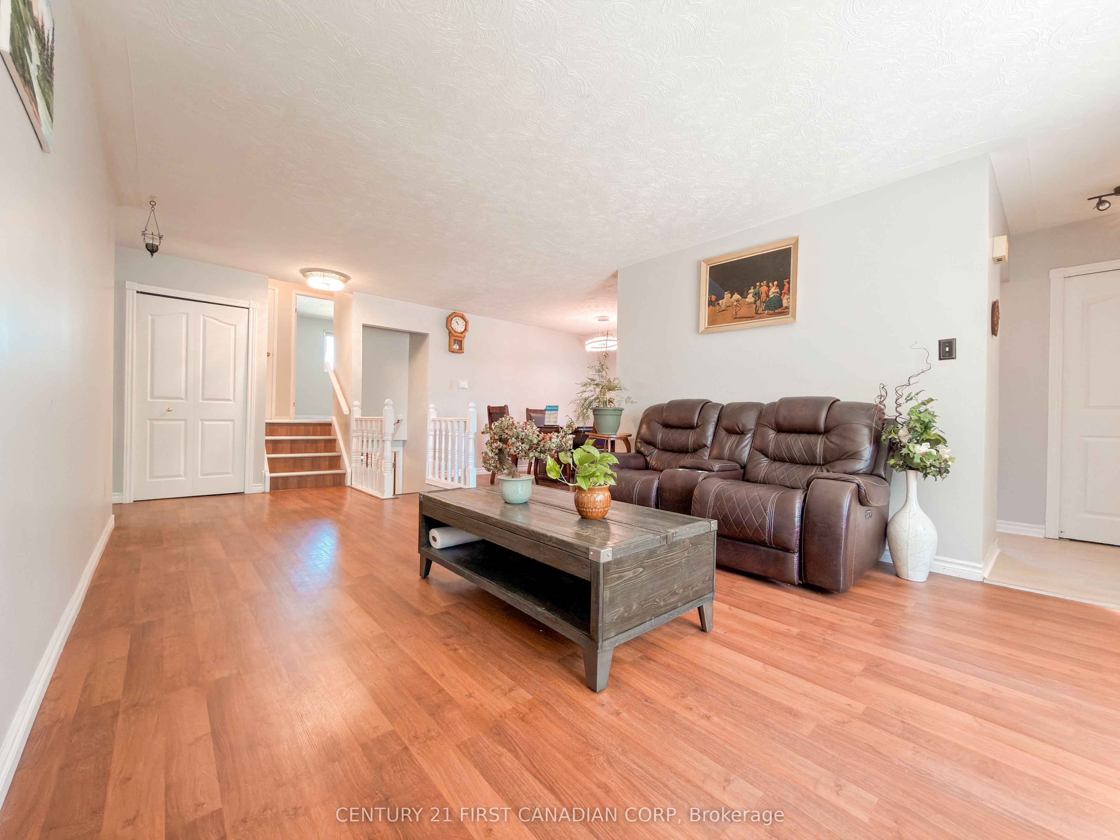 8 Poplar Crescent Property Photo 3